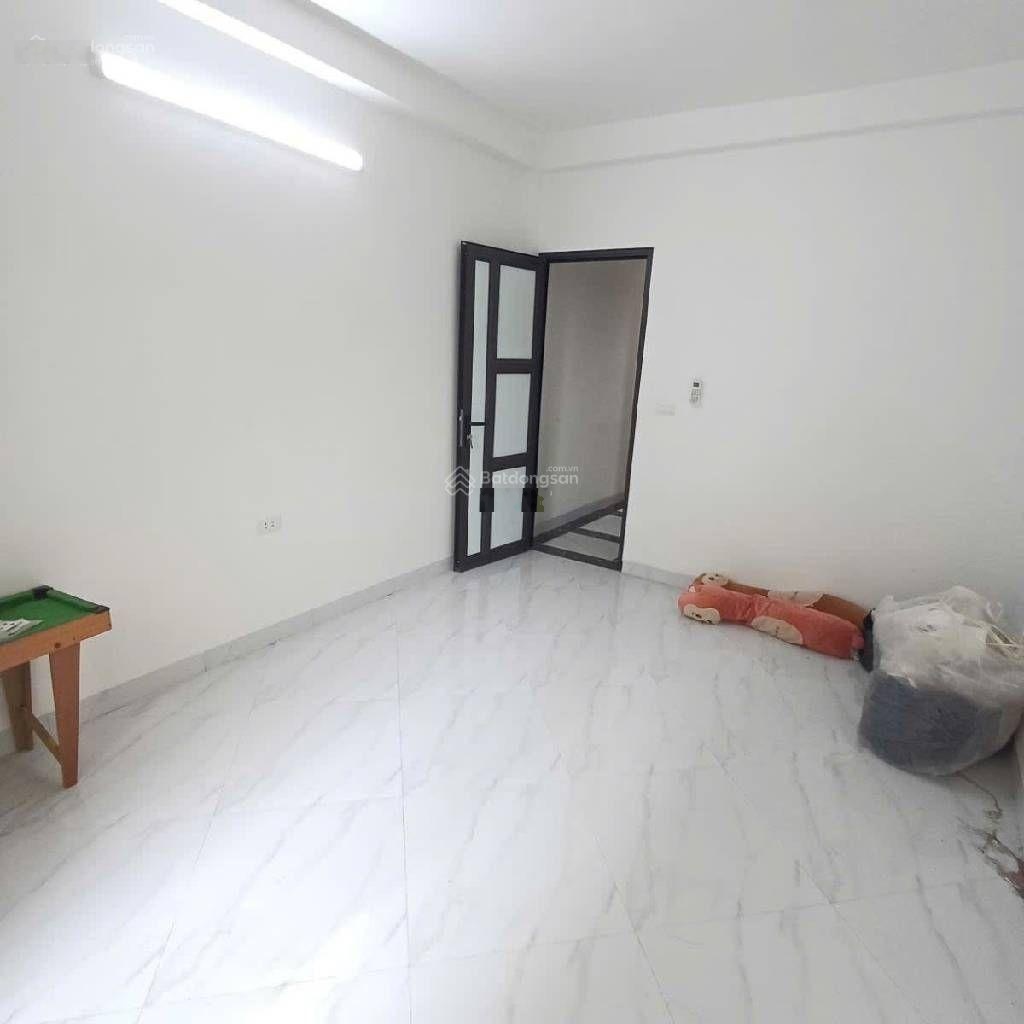 Nhà đẹp ở ngay khu An Dương Vương Phú thượng. Cách 15m ra ô tô tránh