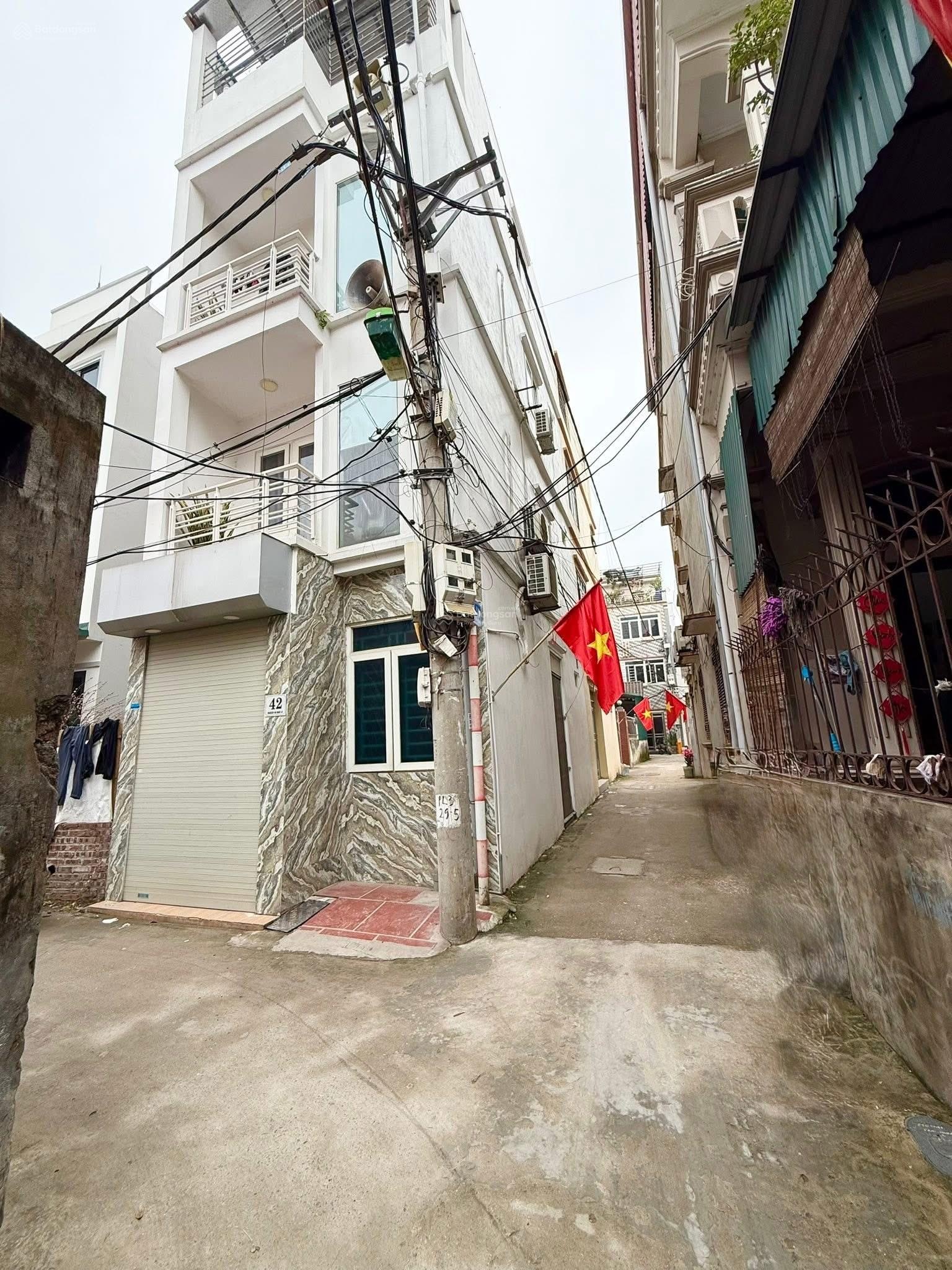 Cực rẻ - Nhà uỷ ban Quận Bắc Từ Liêm 32m2 4 tầng lô góc giá 5,7 tỷ - ngõ VF3
