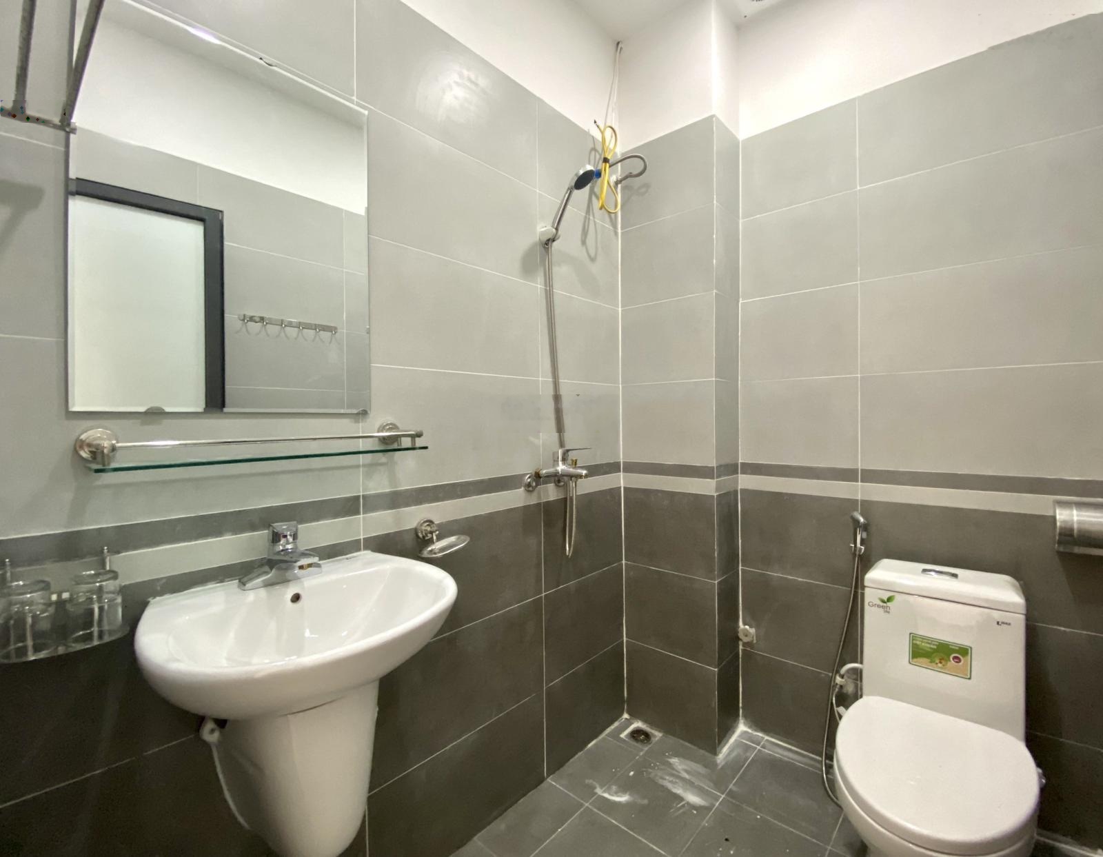 Cực hiếm tại Phụng Châu, gần TDTT. nhà mới 32m2x4T, chỉ 3,29 tỷ có TL. Gần QL6, Gần chợ trường