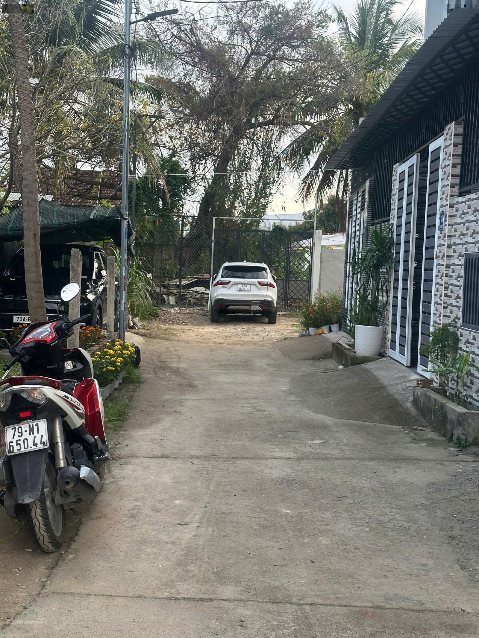 Nhà mới hẻm miếu bà ô tô tải vào tận nhà