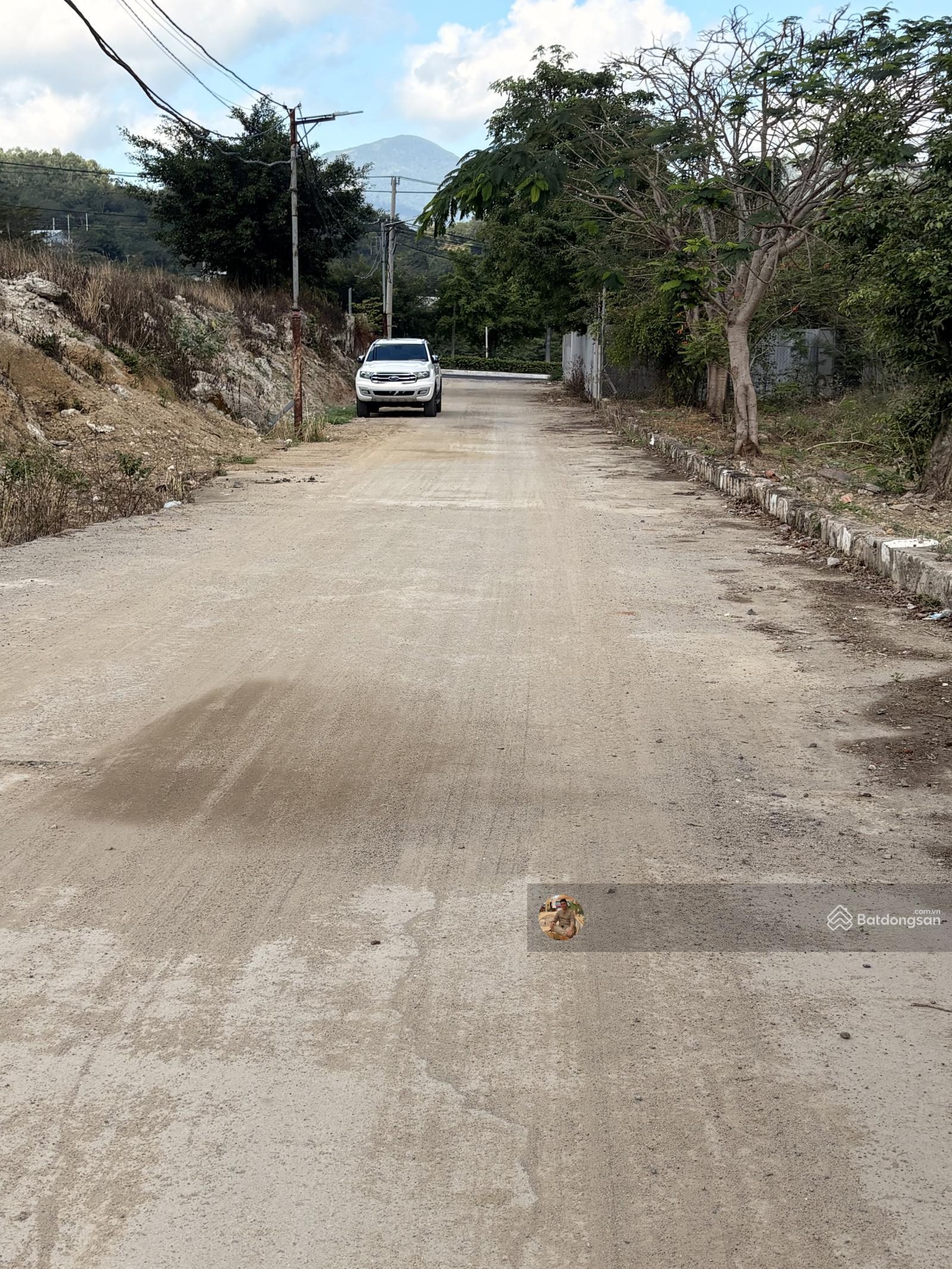 Chính chủ gửi bán lô đất rẻ nhất phường bắc nha trang. 213.6m2, ngang 10m. giá chỉ 17 triệu/m2