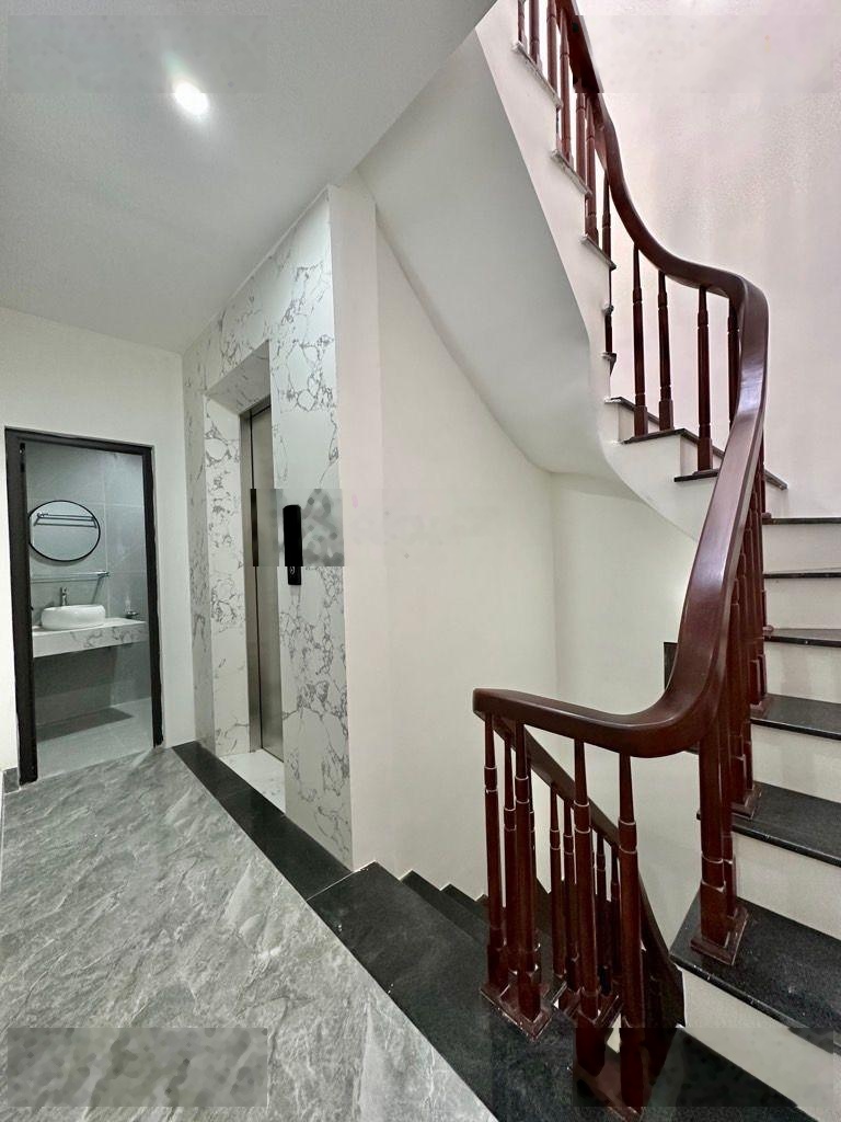 Nhà phố trần khát chân lô góc 3 thoáng thang máy 5 tầng 12. tỷ