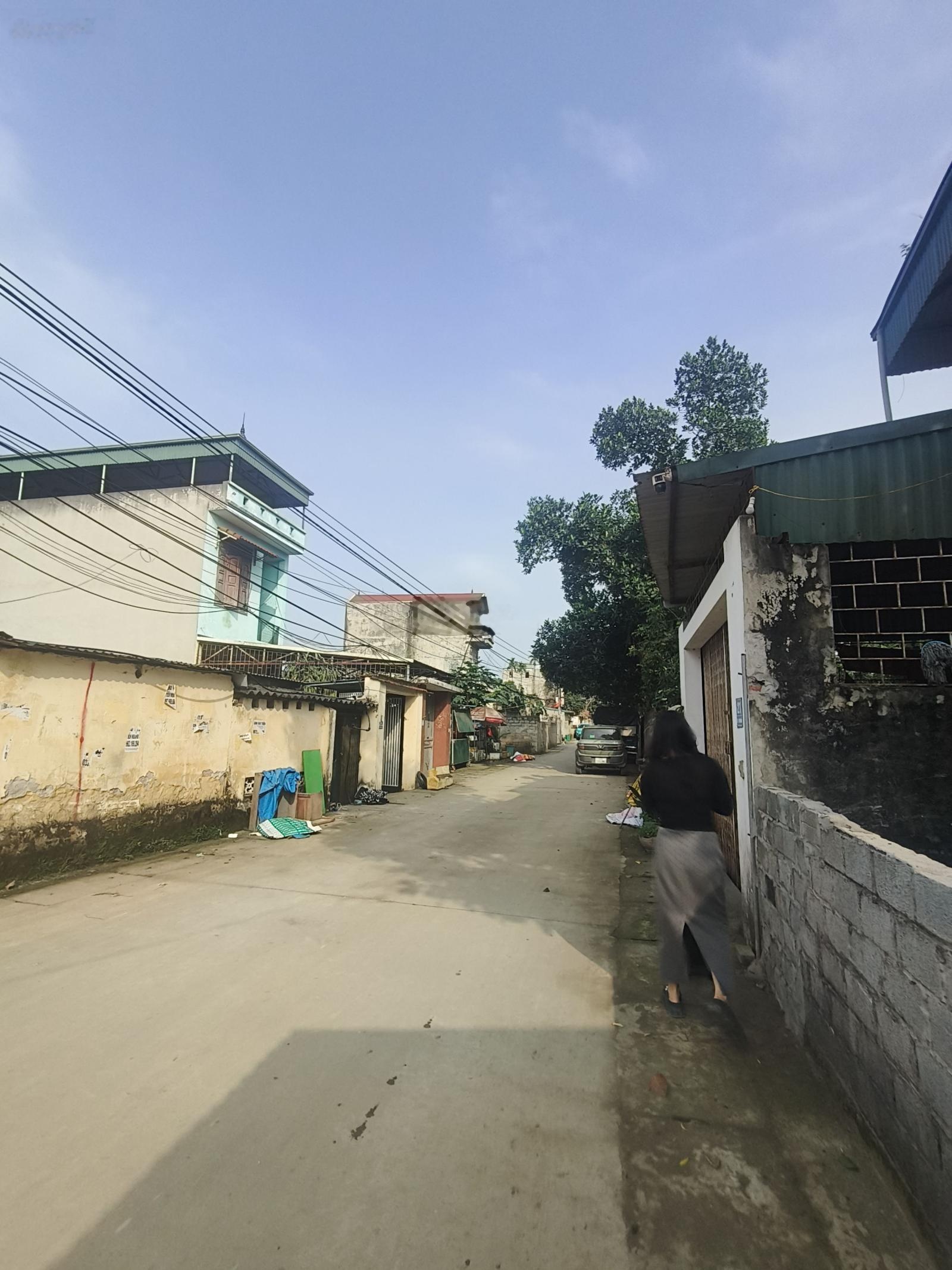 Cần bán gấp lô đất giữa trung tâm thị trấn xuân mai , sổ hồng cầm tay