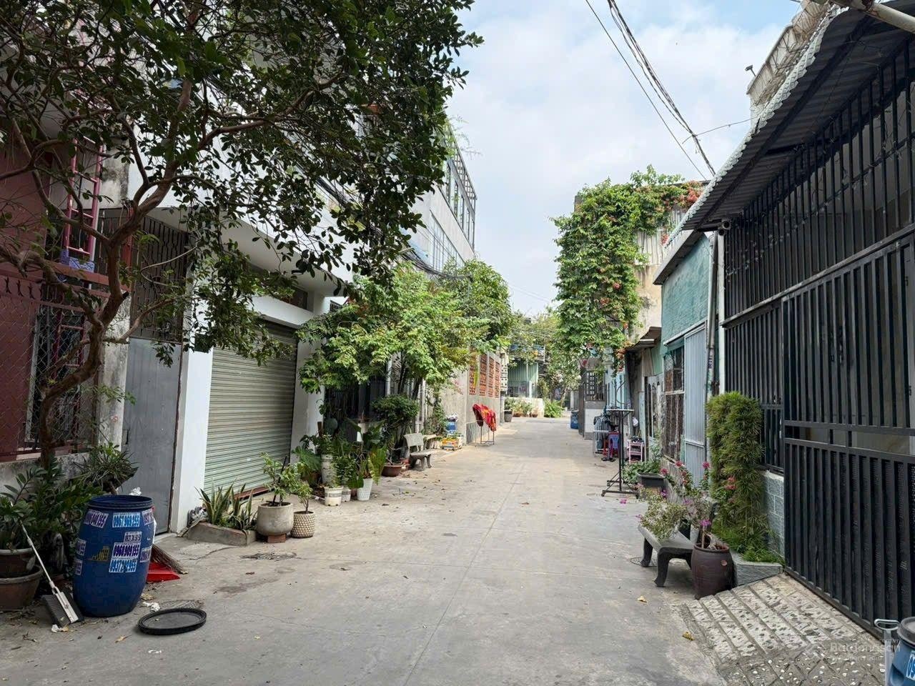 Bán shr dt 60m2 kế bên siêu thị Go dĩ an