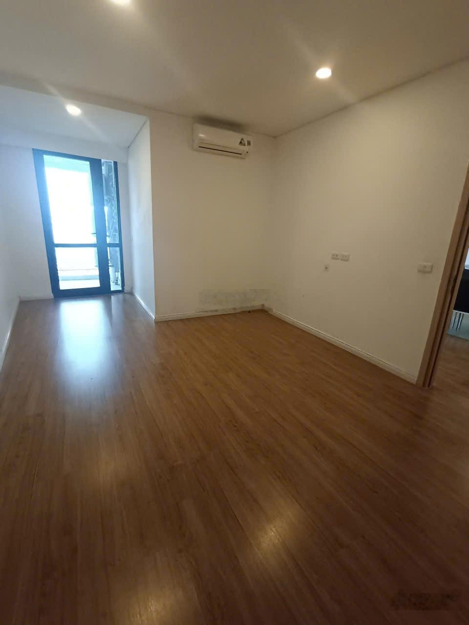 Chính chủ cho thuê 2 phòng ngủ đồ cơ bản chung cư Mipec Long Biên view sông giá 12 triệu:0976879455