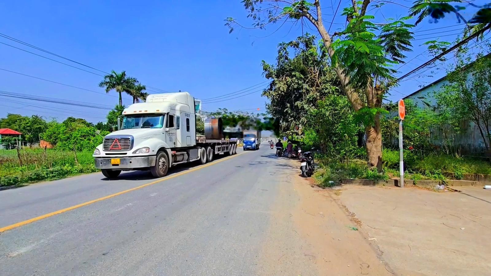 Lô góc 1760m2 đất - Cách nút lên 2 Cao tốc và Vành đai 3 chỉ: 260m - Đường nhựa trước đất: 20m