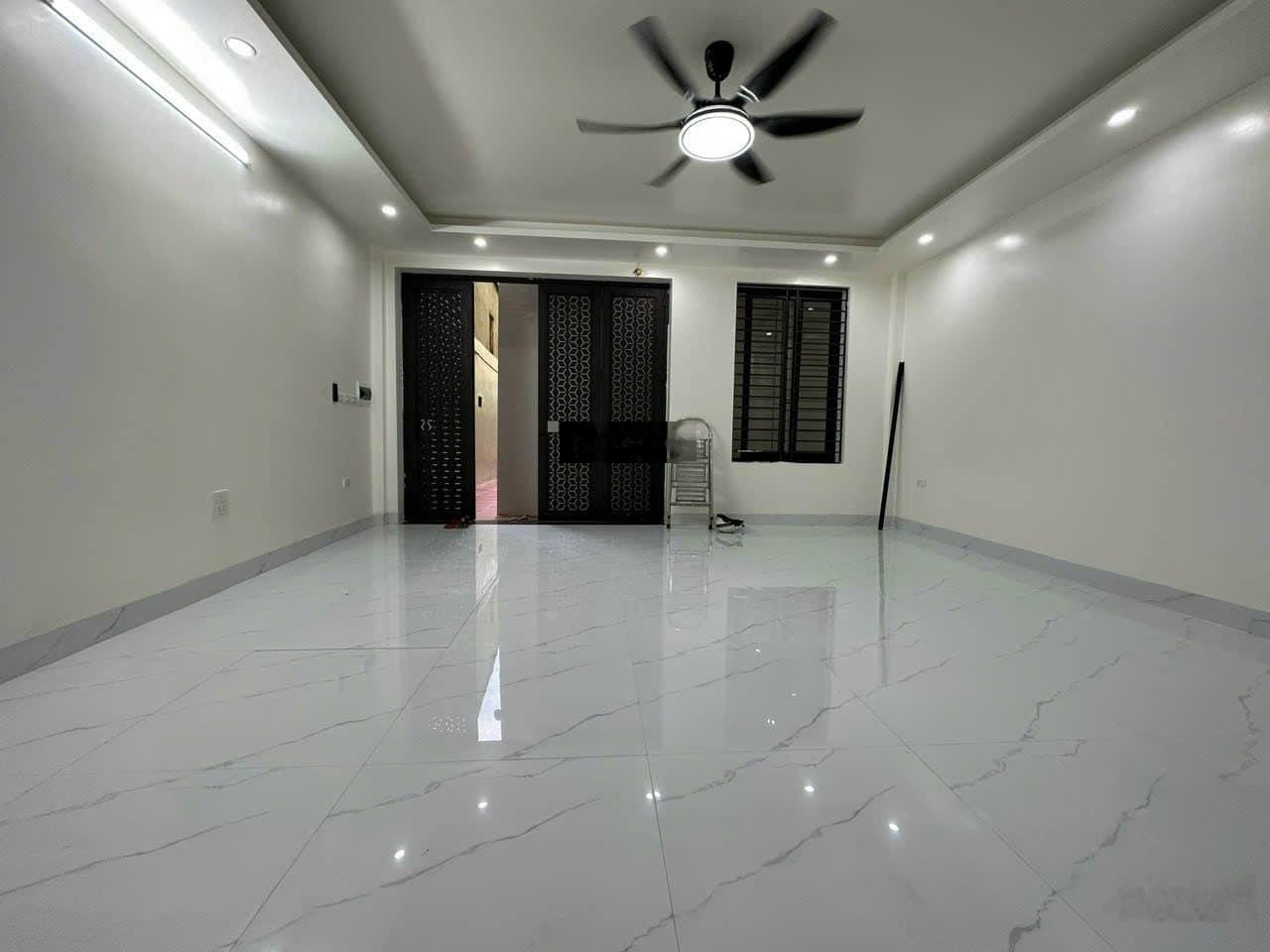 Cần bán nhà ngõ Cát Linh, DD giá 6.95 tỷ, 33m2x4T, ngõ gần