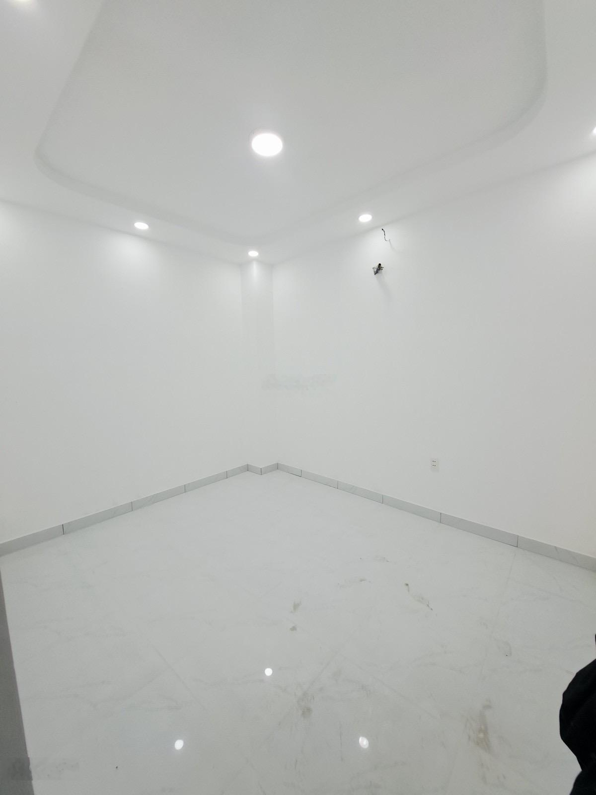 Ngay Chợ Gò Xoài - Giáp Tân Phú - Nhà 2 Tầng Mới Tinh Dọn Ở Ngay - 4 Phòng Ngủ - Hẻm 4m Yên Tĩnh