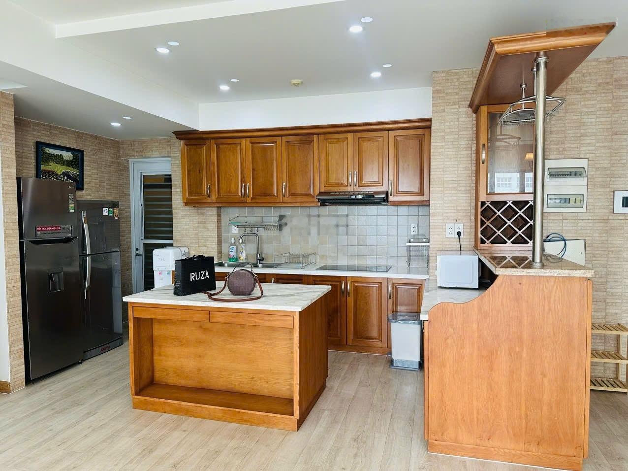 Bán Căn hộ 3PN, 2WC tại Happy Valley, dt: 107m2,view hồ bơi, giá 11,5 tỷ all in.