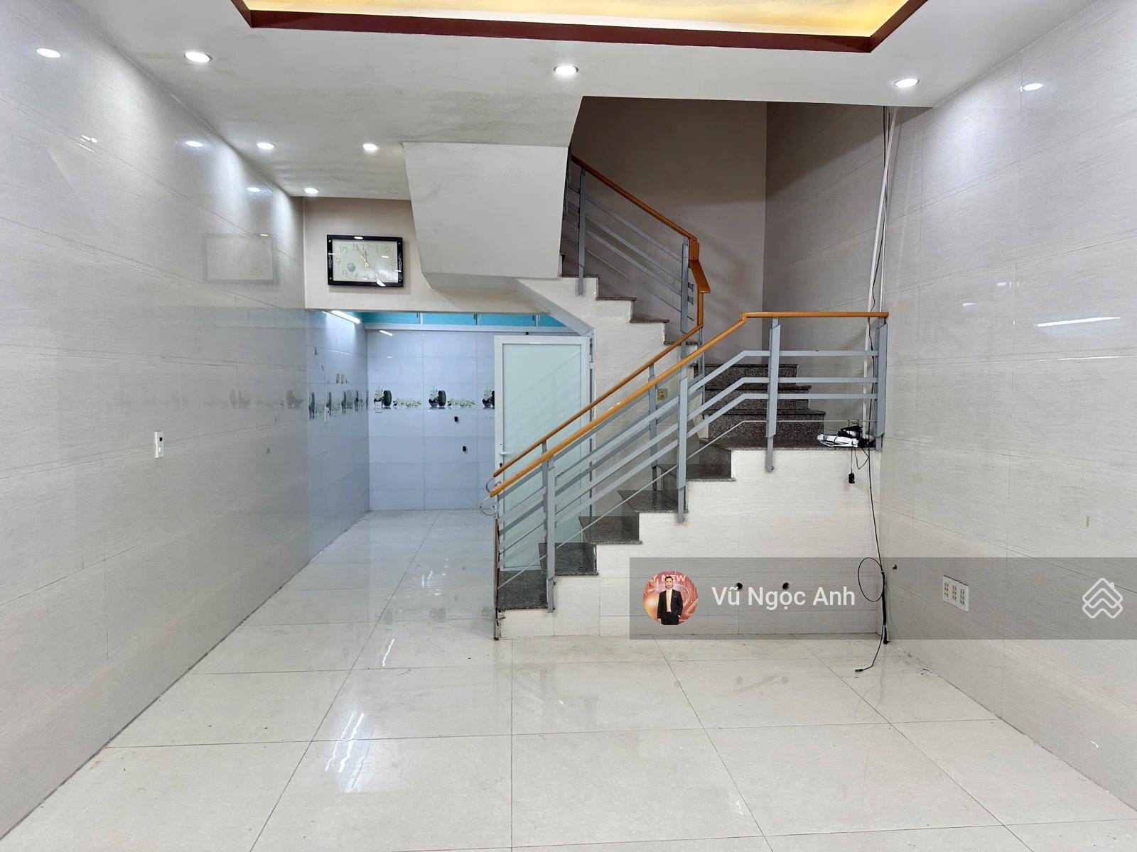 Nhà 3 tầng ô tô đỗ cổng cách mặt đường 50m