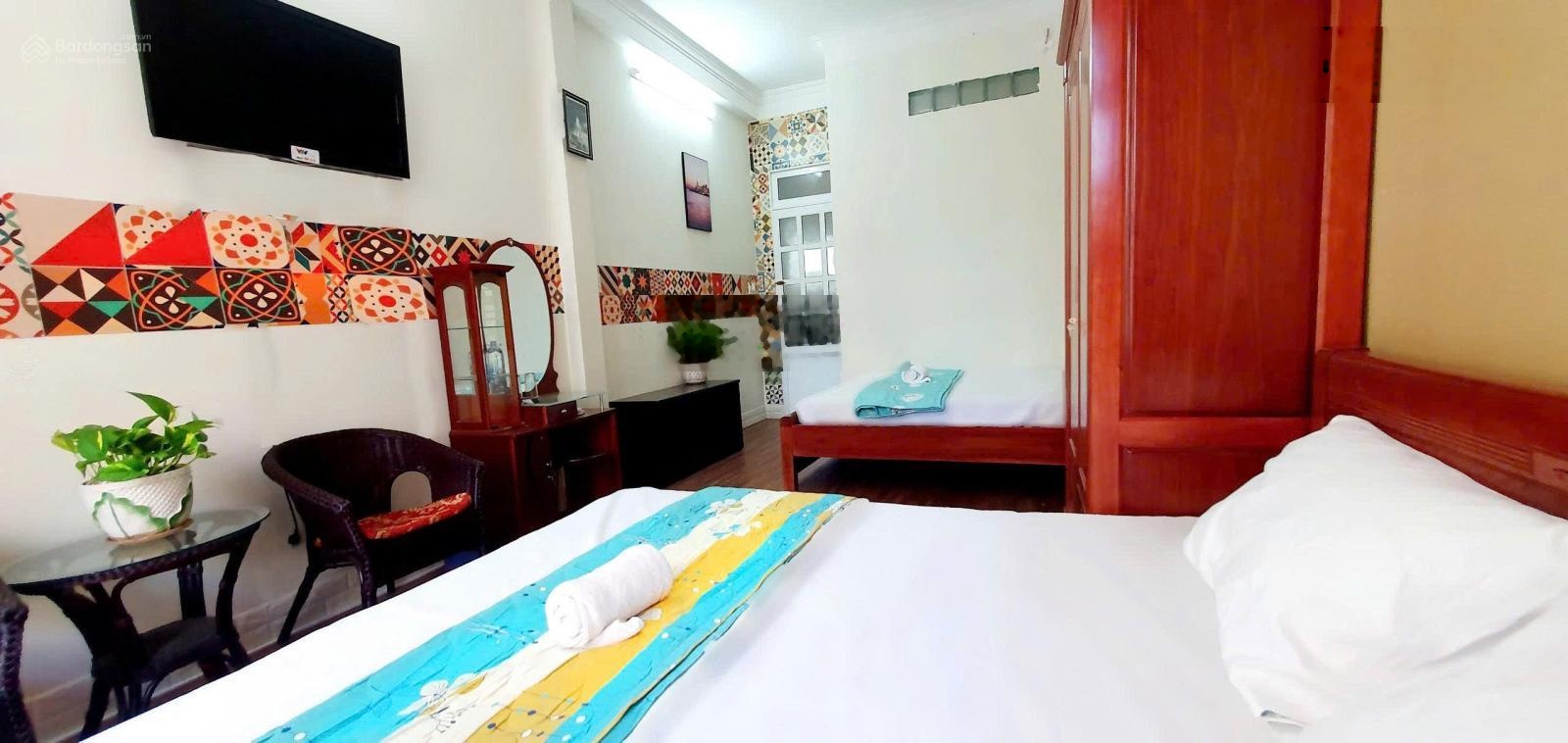 [ Khách sạn 5 tầng, Quân Trấn , Hùng Vương ] cách biển Trần Phú: 200m. Giá: 20 tỷ