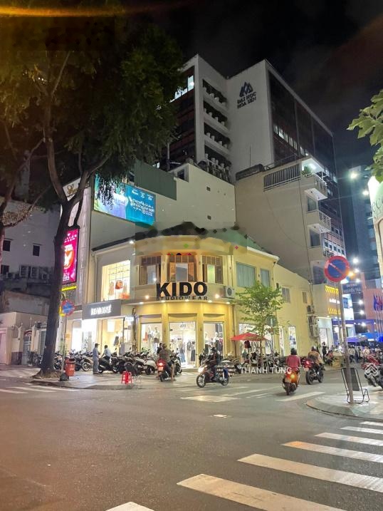 Vị Trí Đẹp- Bán Gấp Nhà Mặt Tiền Cách Mạng Tháng 8 - Quận 3 (8x20m 3 tầng) HĐT: 160 triệu Giá 48 tỷ