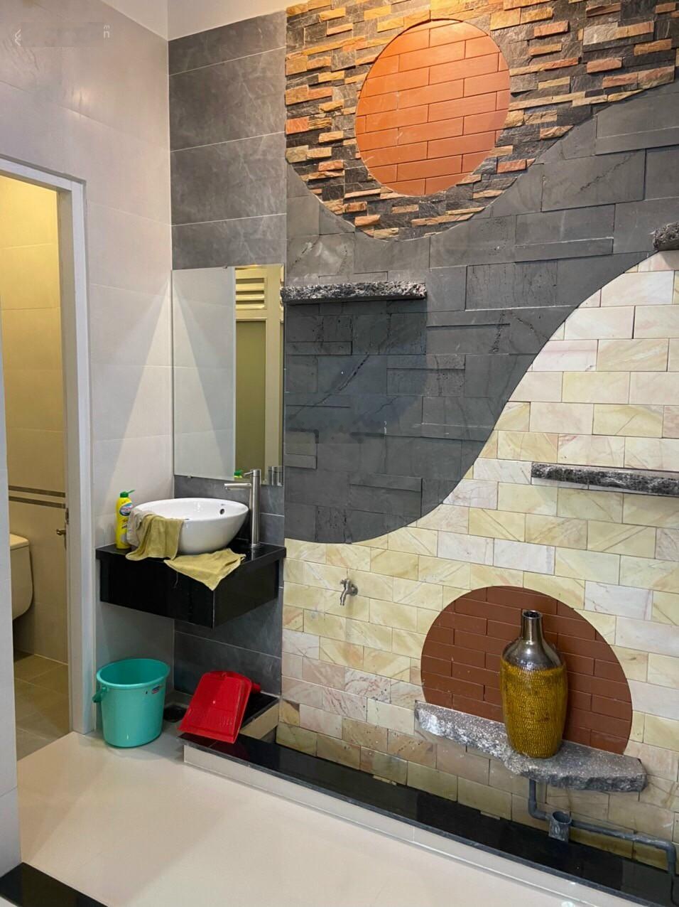 Bán nhà hẻm xe hơi đường Bình Thới, Quận 11, DT: 4,2x16m, 2 lầu st