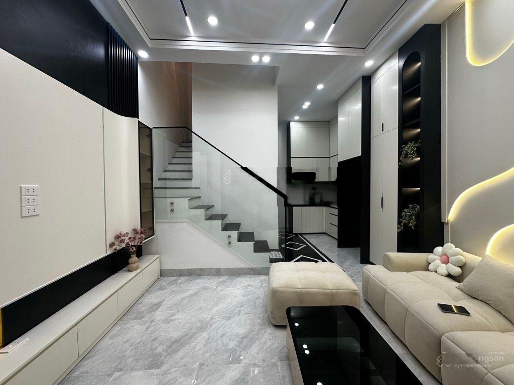 BÁN NHÀ, Phố Lò Đúc, 12,6 tỷ, 40m2, 6PN, 4WC, 6 tầng, thang máy , full nội thất