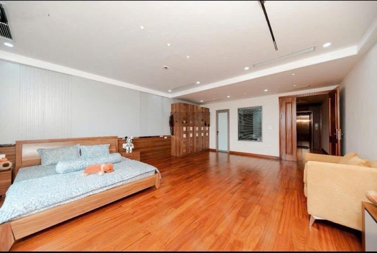 Bán nhà mặt hồ bồ để-dt 100m2*7 tầng-thang máy-oto đỗ cửa-view hồ-gần trường học,bv tâm anh