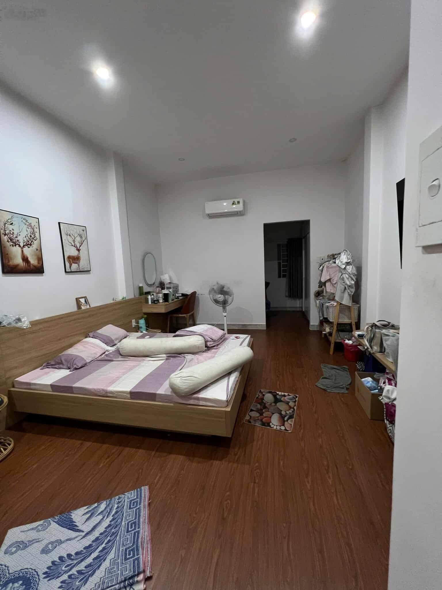 Nhà đẹp 2 tầng - 54m2 - hẻm xe hơi - gần chợ hiệp thành - khu dân cư an ninh sầm uất - ht13, q12.