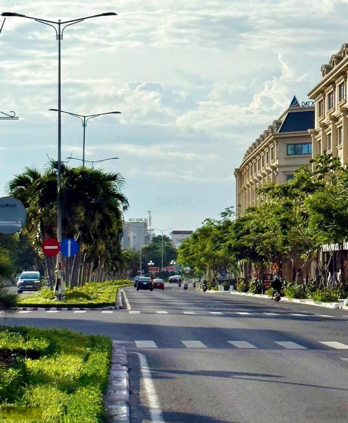 *sập hầm* bt hùng vương giá 18,5 tỷ ( có tl)