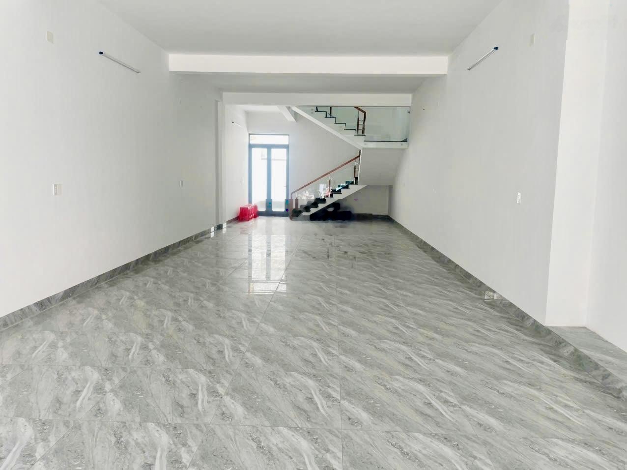 Cho thuê nhà nguyên căn 1 trệt 2 lầu mới hoàn thiện đường phạm văn thuận 450m2 sàn