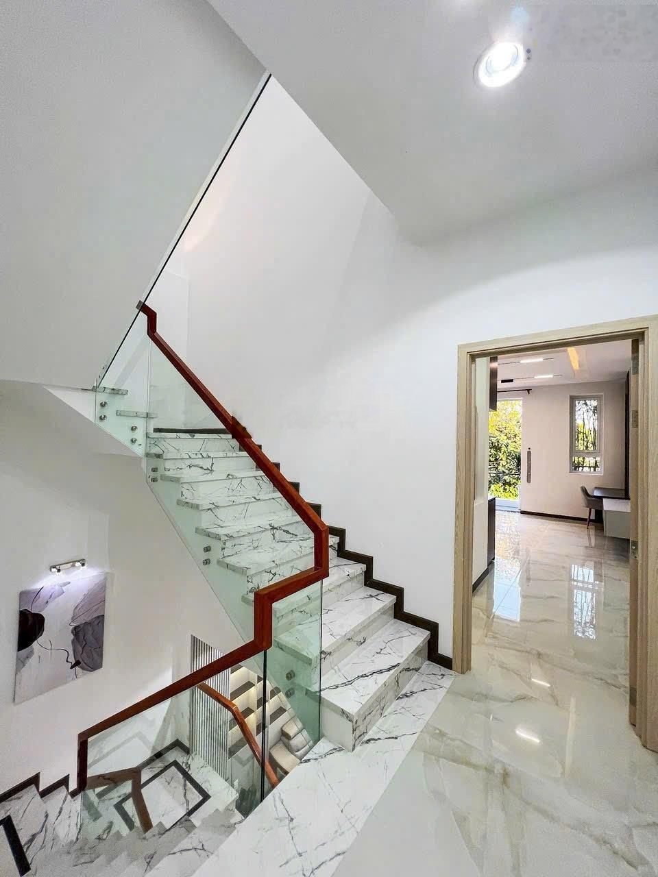 Bán CHDV 5 tầng 11 PN đang có dòng tiền 70tr/ tháng - Lê Quang Định 90m2, P1 Gò Vấp - chỉ 14 tỷ