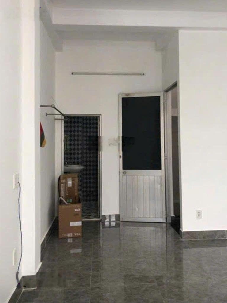 Nhà gần mặt tiền Thái Phiên sát Ba Tháng Hai, tiện ích bao quanh, di chuyển thuận tiện