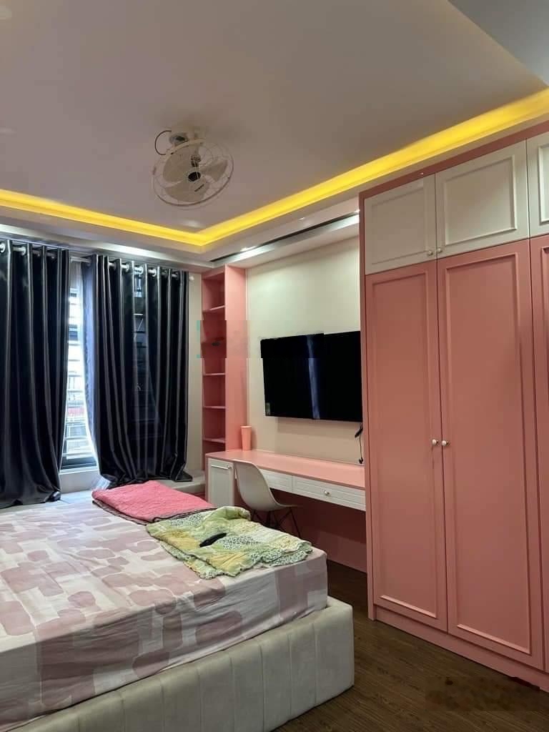 Nhà ngộp Bến Vân Đồn-Quận 4 diện tích 72,5m2 giá 3tỷ5 gần Tiểu học Đặng Trần Côn, cho thuê 20tr/th