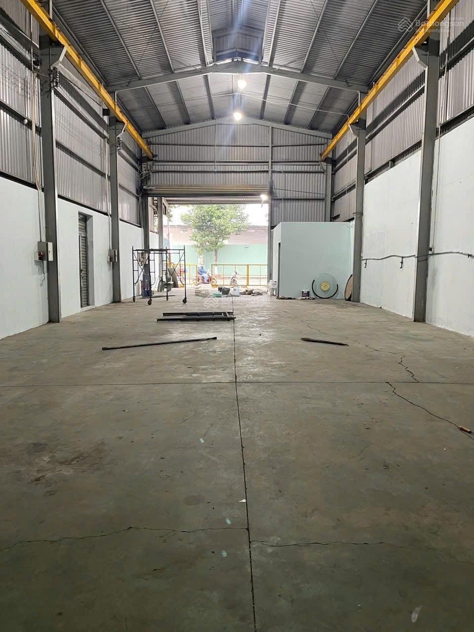 Cho thuê kho 300m2 đường xe container MT đường Nguyễn Thị Minh Khai