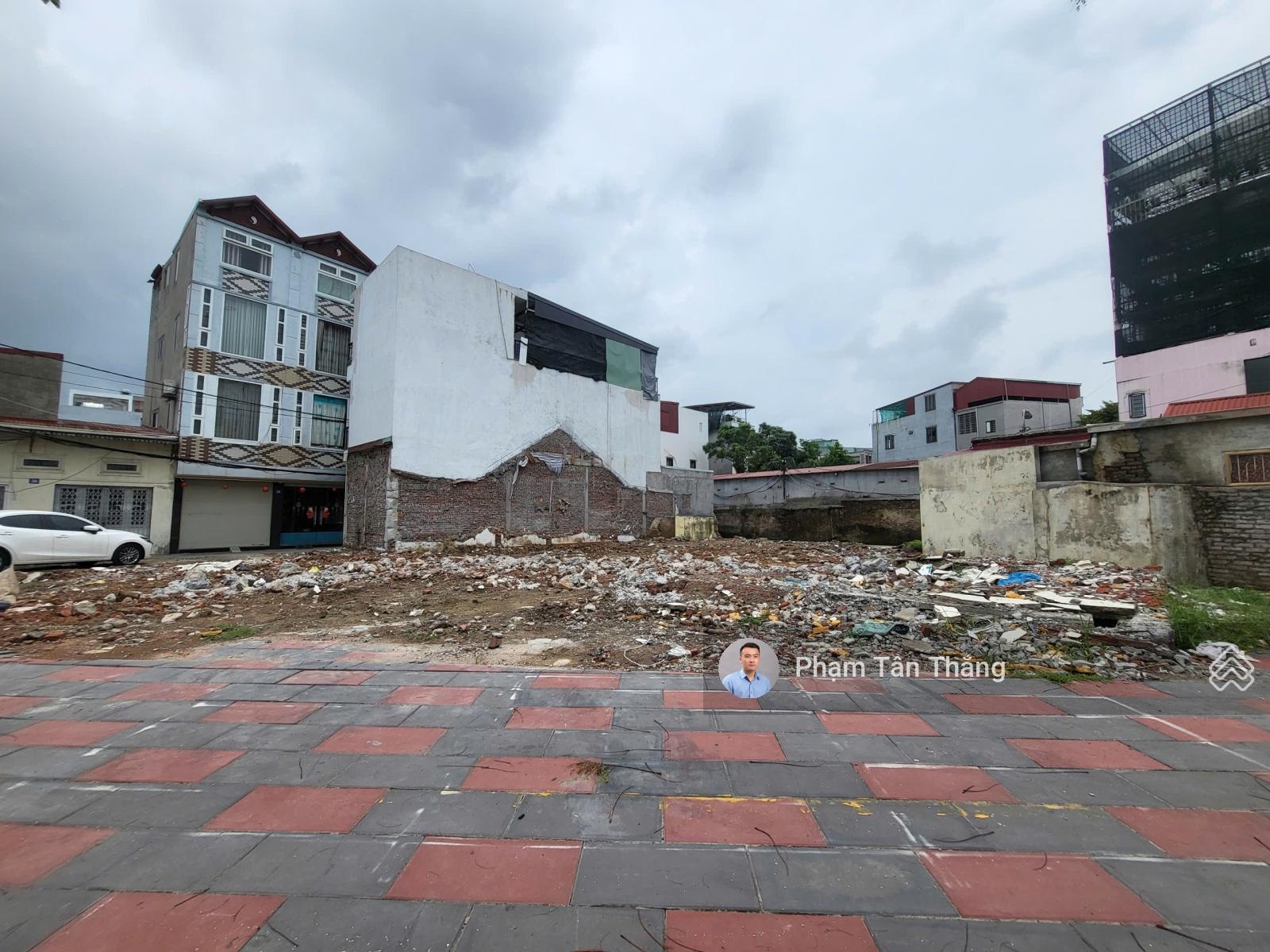 Cần bán lô đất hơn 300m2 mặt đường Hồ Sen, Hải Phòng - rất thích hợp xây tòa nhà