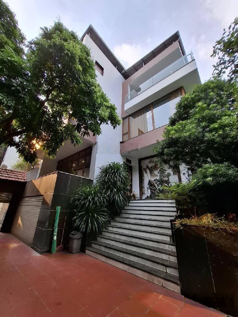 Biệt thự phố Nguyễn Sơn 215m2- 4 tầng- 45 tỷ, ô tô tránh- sân vườn, an sinh cực đỉnh