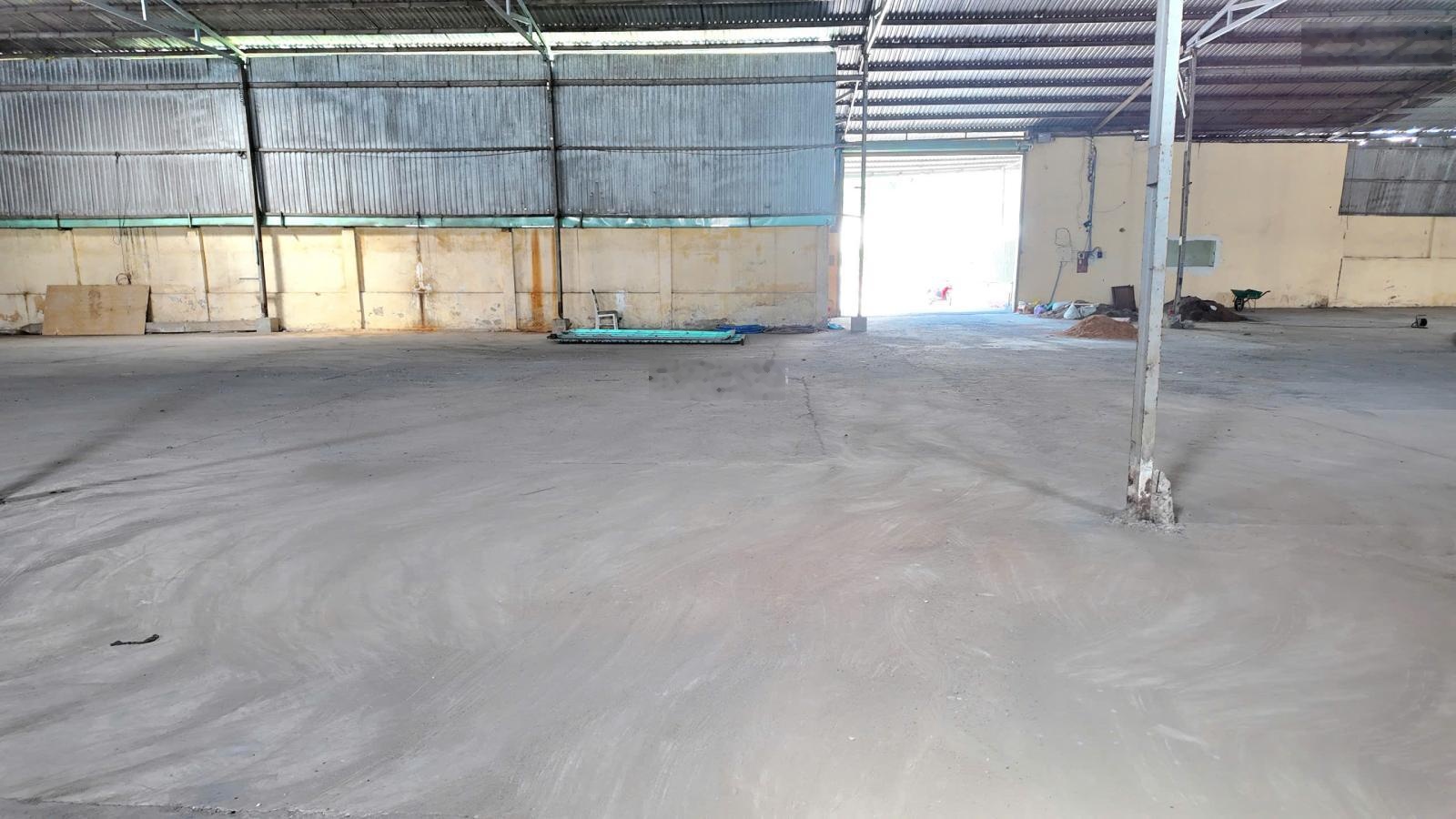 Nhà xưởng 1000m2 trung tâm Biên Hòa. Có sẵn văn phòng, nhà xưởng, sân oto. Thích hợp KD đa ngành