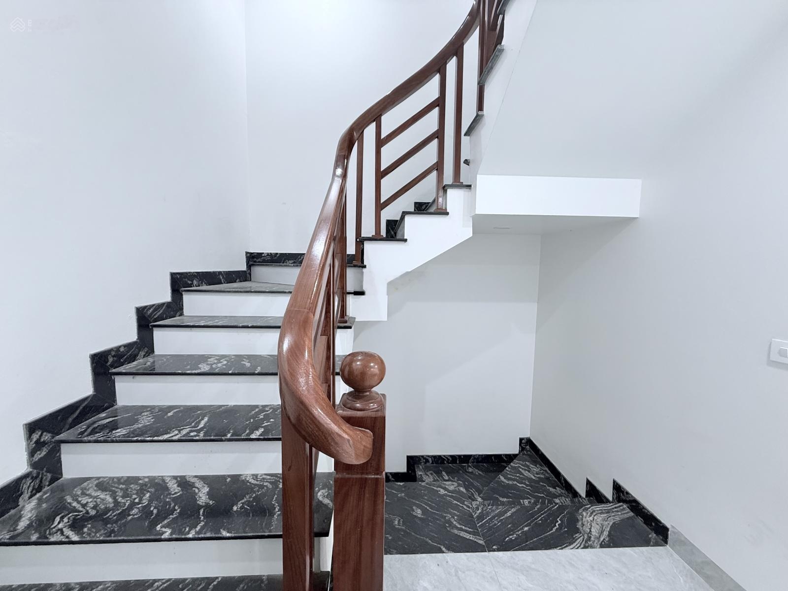 Cho thuê nhà Kẻ Vẽ, 80m2, 7 tầng, MT 6m, thang máy, nhà đẹp, 35Tr