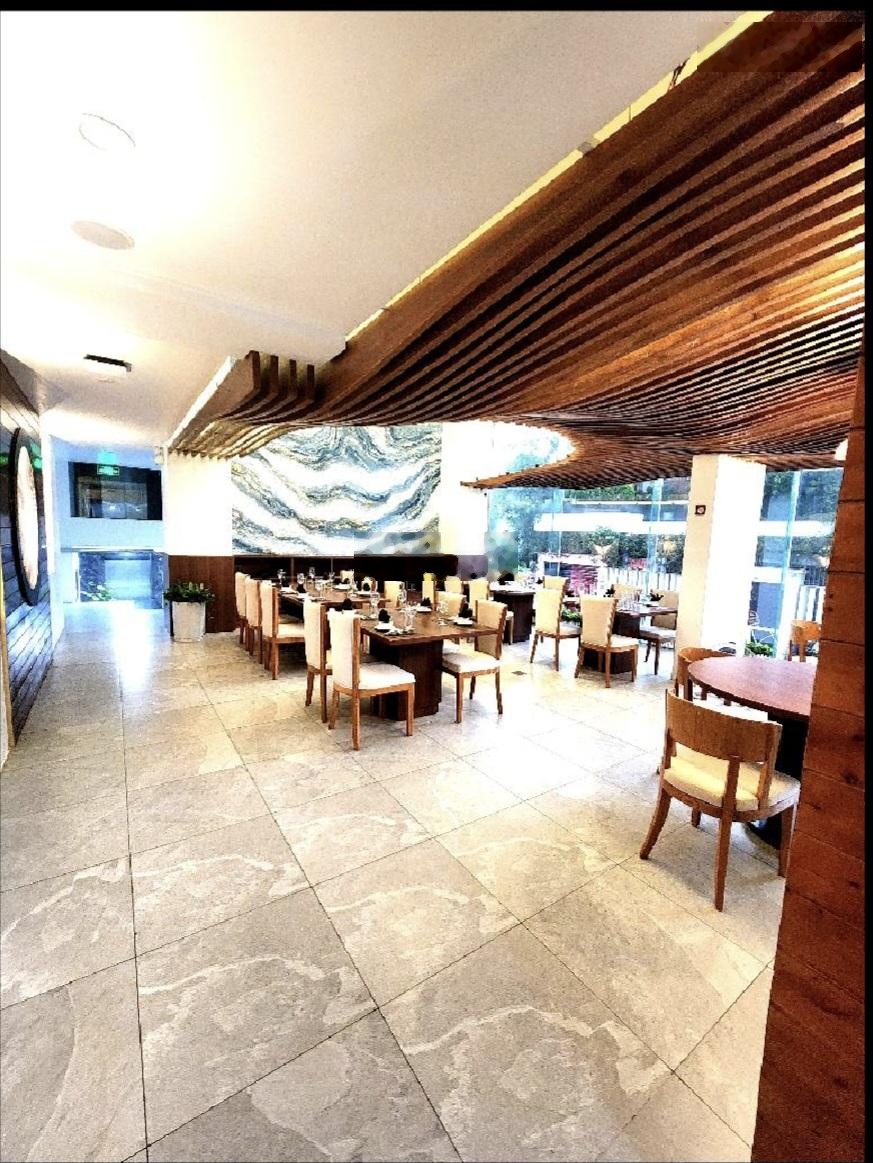 Bán nhà Lâm Hạ Bồ Đề Long Biên Hà Nội diện tích : 259m2 x 7 tầng x 135 tỷ nhà 3 mặt tiền ôtô đỗ