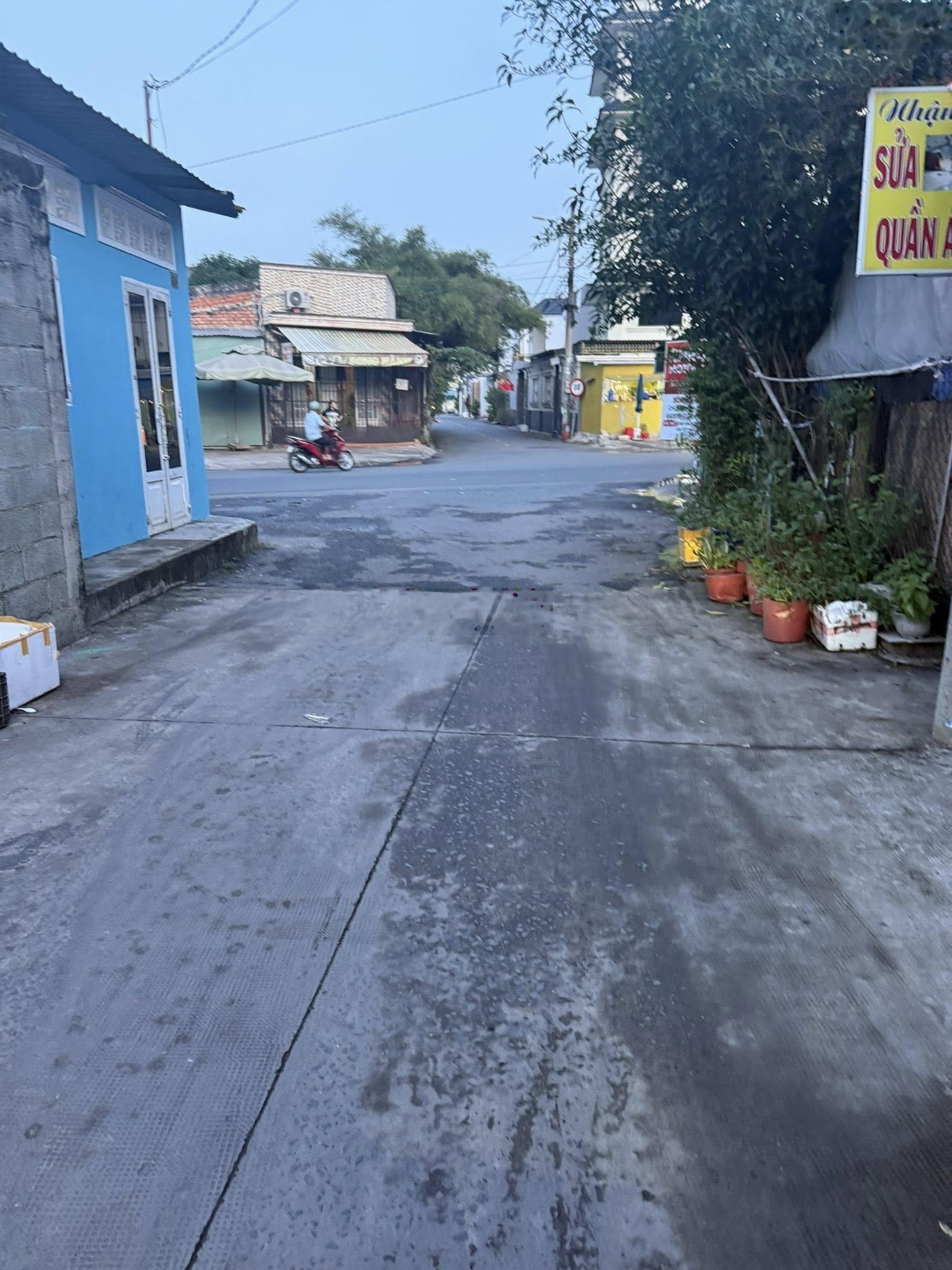 Đất đẹp hẻm xe hơi trung tâm hóc môn , dt 55m2, giá 2.7 tỷ