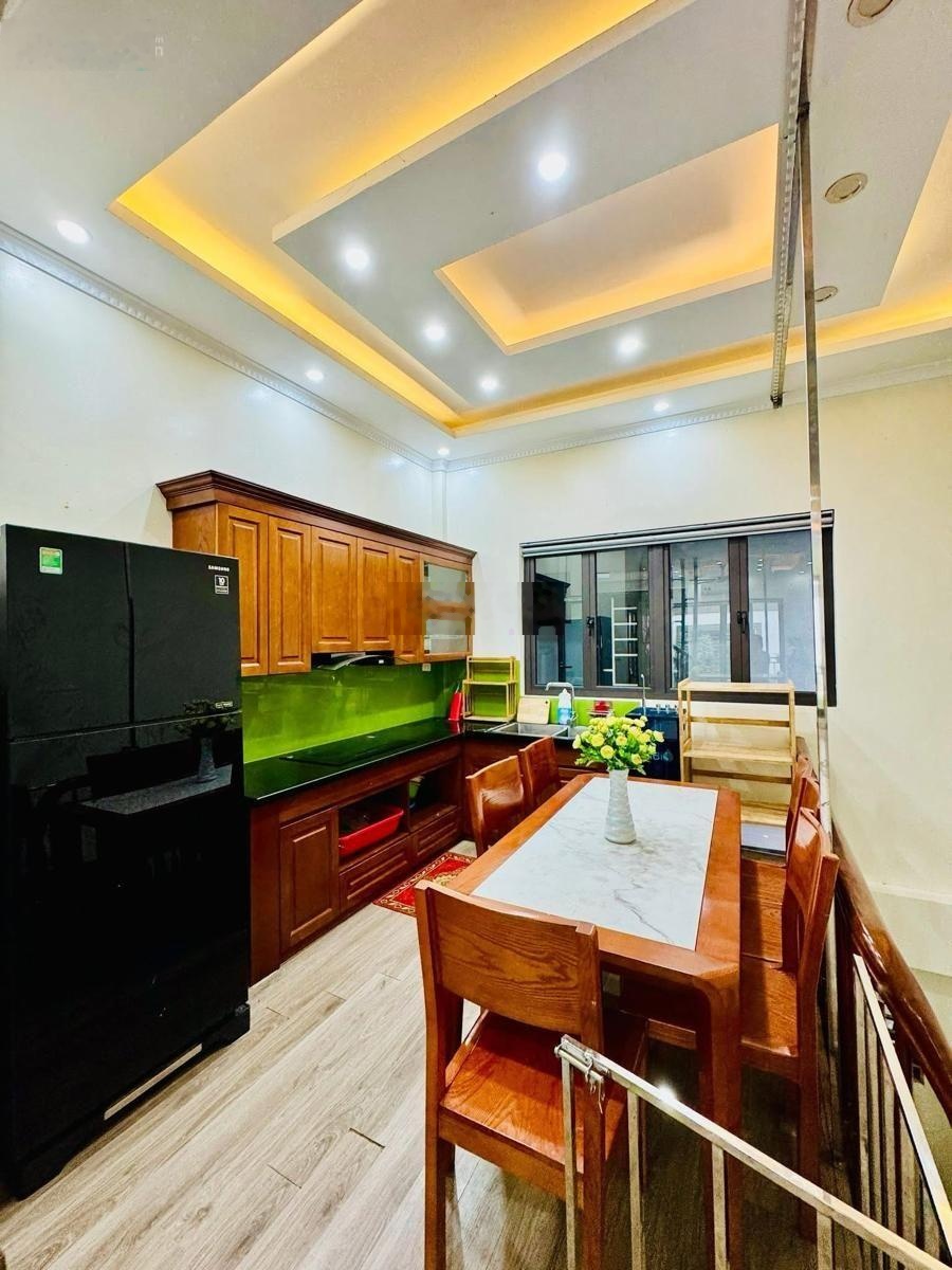 Gấp! Trần Hữu Tước, ngõ thông thoáng, ô tô, kinh doanh, 20 ra phố, đẹp ở ngay, 45mx5T
