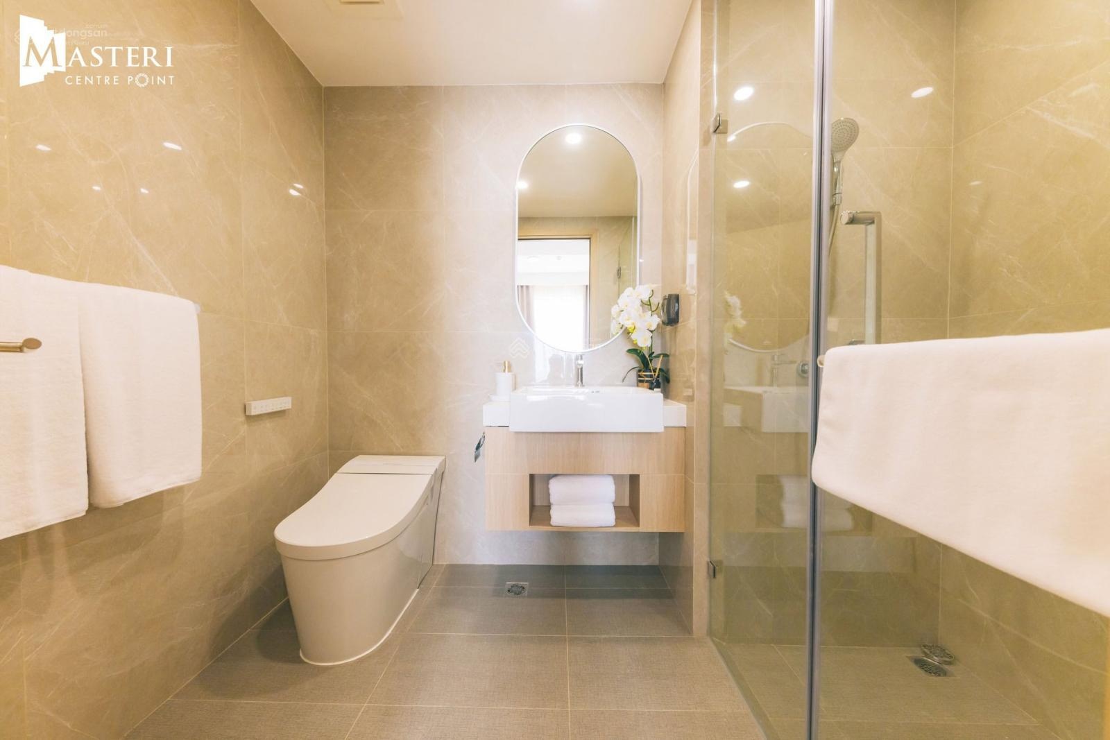 2PN góc tòa D- tầng trung view hồ bơi - bán 4,850 all in, full nội thất - Masteri Centre Point