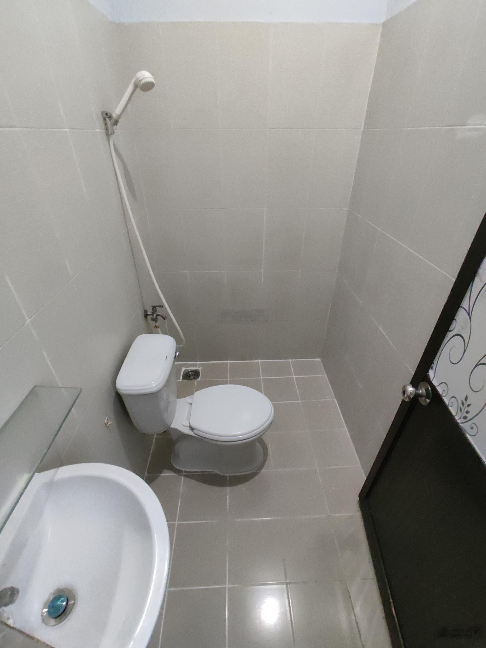 Không chung chủ- phòng sơn mới, có ban công, bếp, WC riêng, 18m2, yên tĩnh, gần Lê Văn Sỹ, Q3