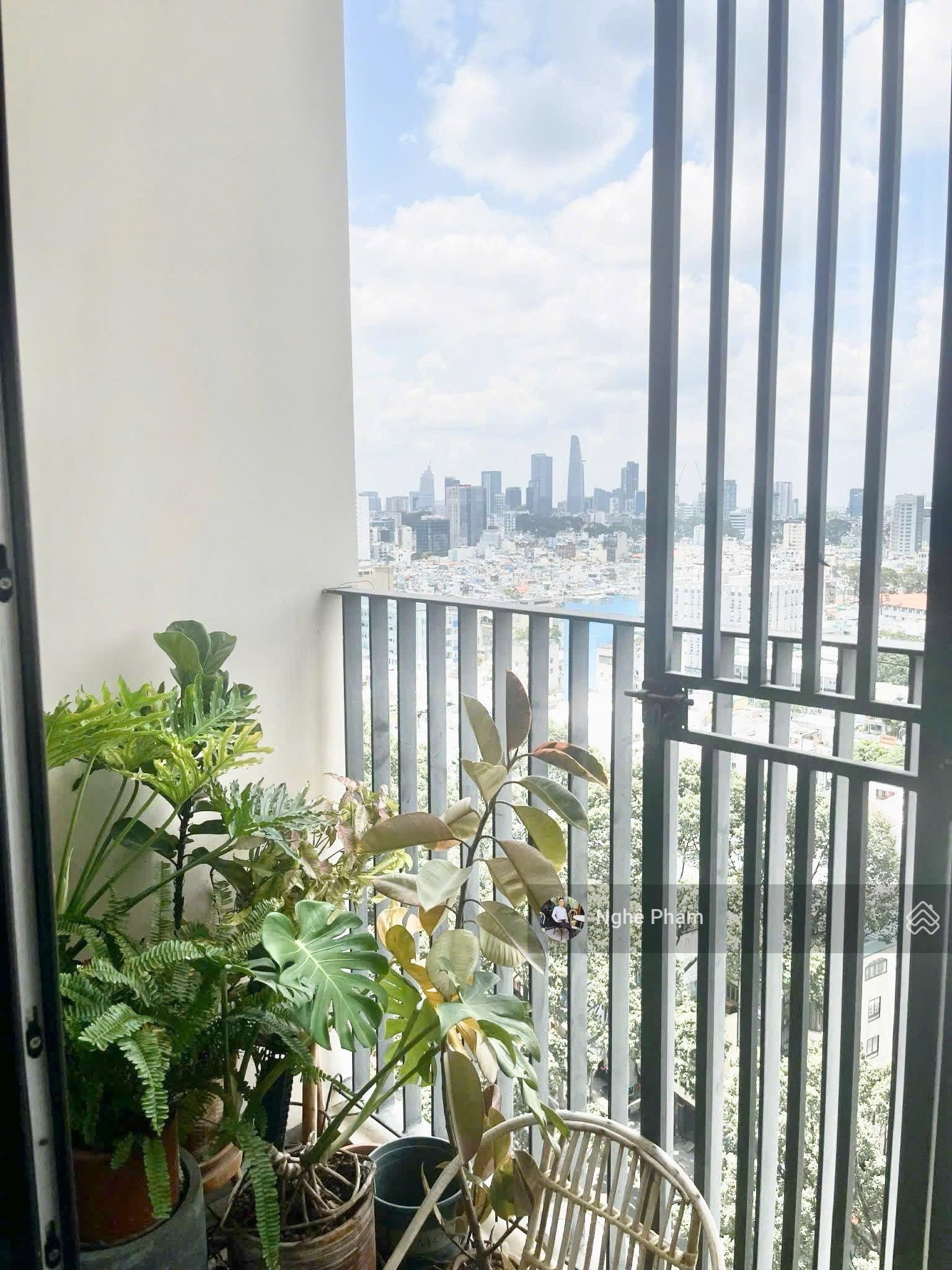 Cần bán căn hộ 2 phòng ngủ Hà Đô Centrosa Q10. Tầng cao, view bitexco, hướng đông nam Nội thất đẹp