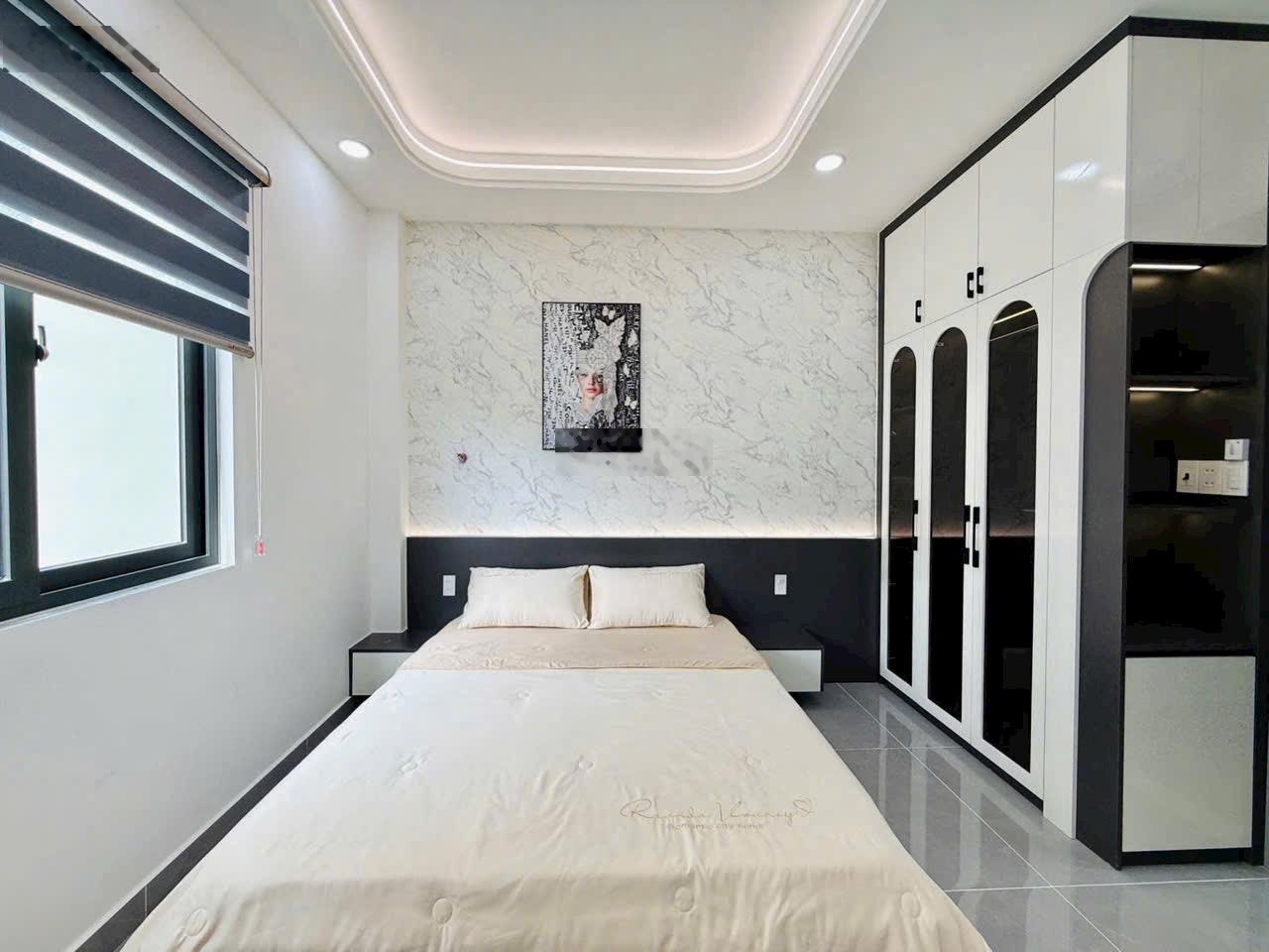 Hiếm!Cặp Nhà Xây Mới Kế Trường Trần Văn Thệ Tô Ngọc Vân, Oto Trong Nhà, Đường Thông TX22 - TX24.