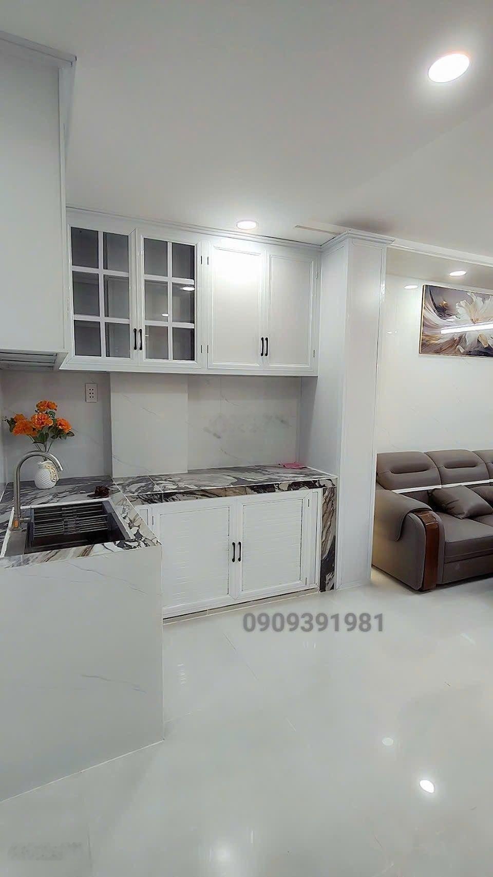 Bán nhà 2 tầng BTCT đường Lạc Long Quân phường 3 quận 11