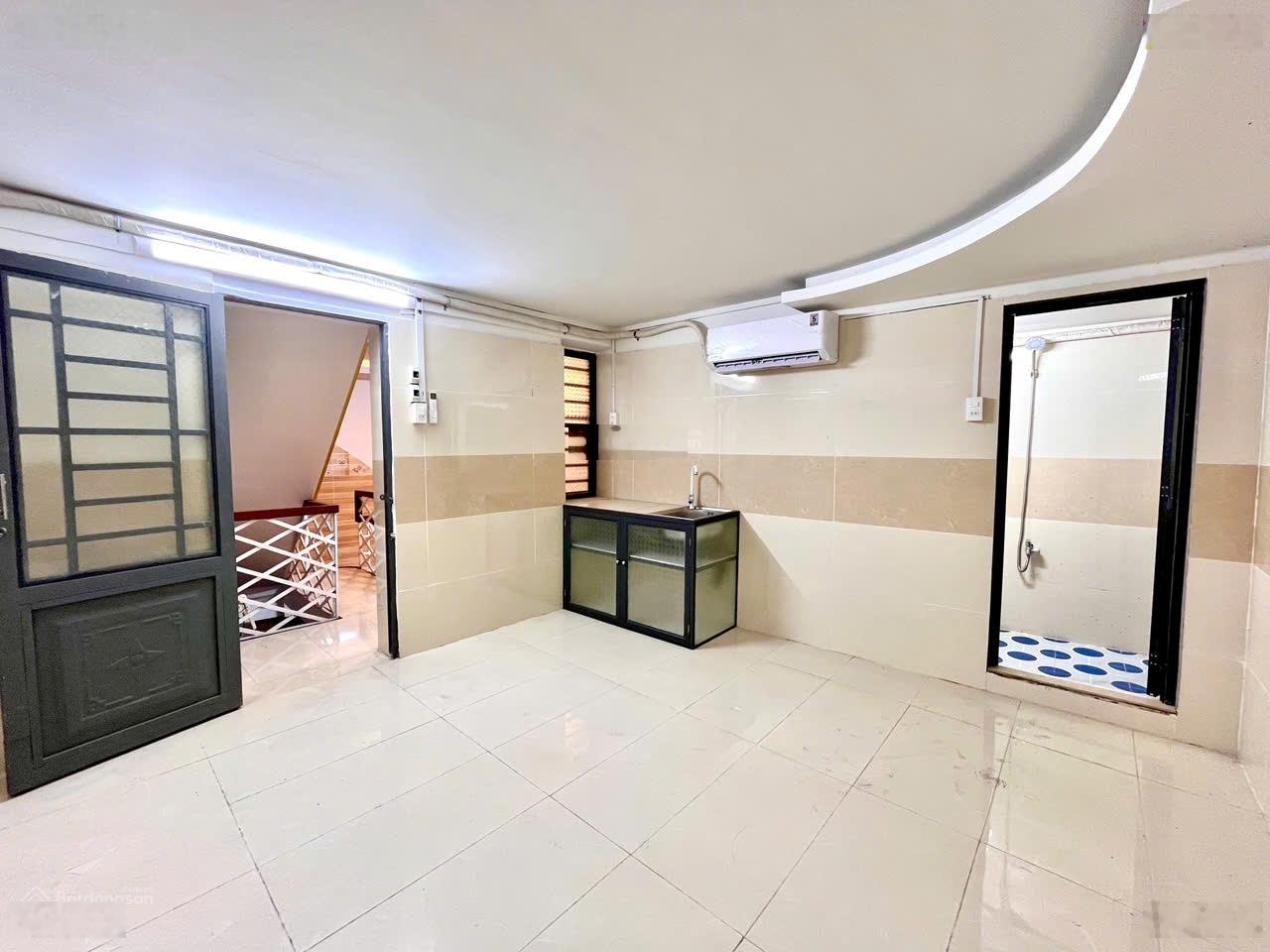 Cho thuê phòng trọ đường Huỳnh Tấn Phát, sát KCX Tân Thuận, sẵn máy lạnh mới!!!