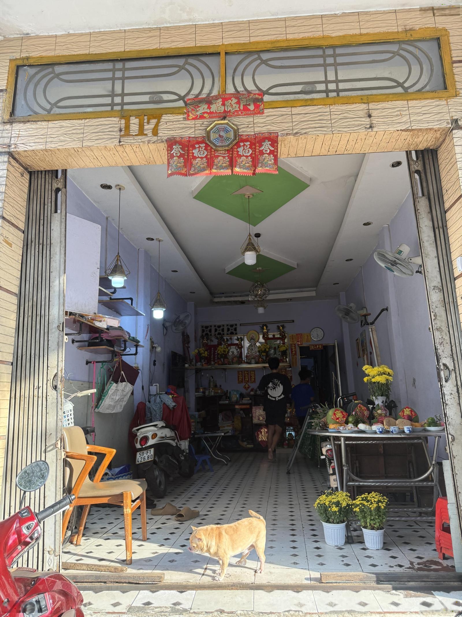 Mặt bằng mặt tiền lớn tiện kinh doanh mua bán