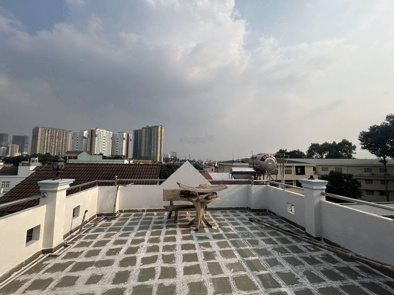 Nhà 4 Tầng - Lê Thị Hoa - Ngay Chợ Khiết Tâm - Bình Chiểu - DT49m ( 5.19.5) - 4PN - Hoàn Công