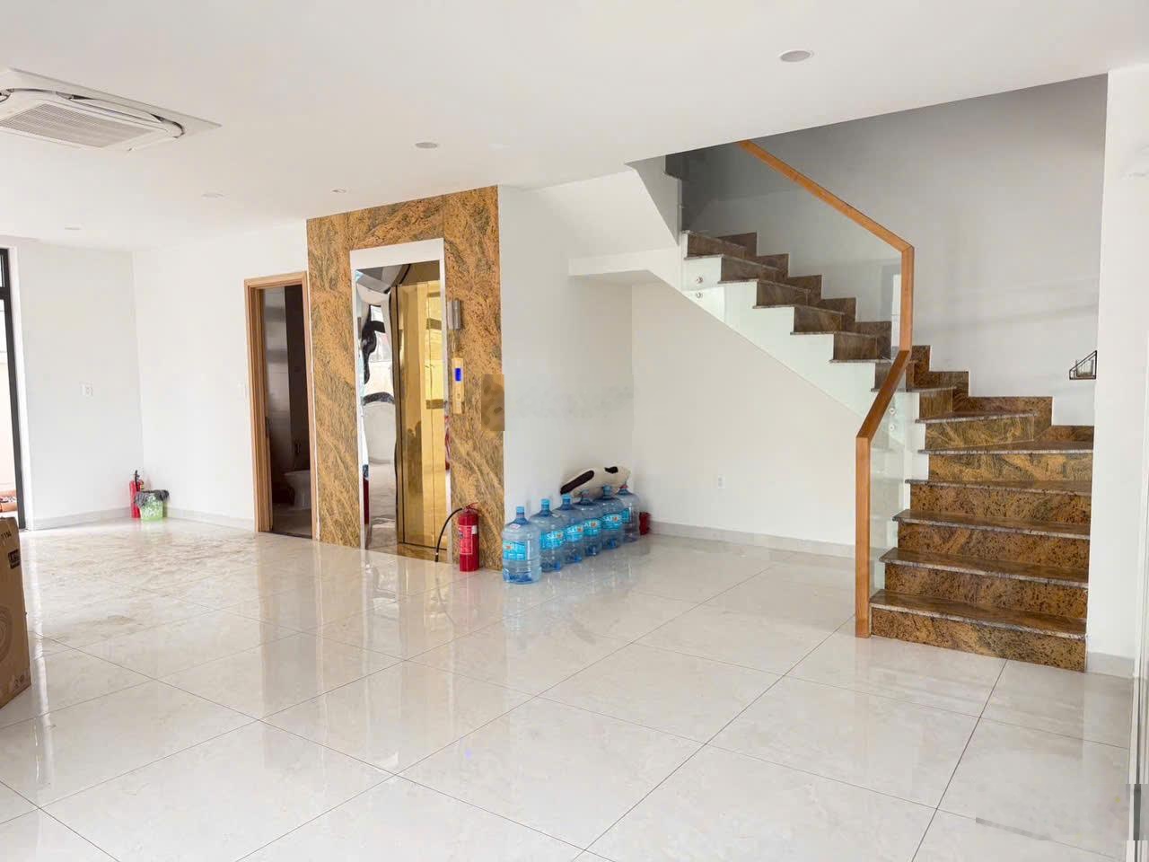 Bds hvl cho thuê nhà nguyên căn góc 2 mặt tiền khu lakeview an phú, quận 2