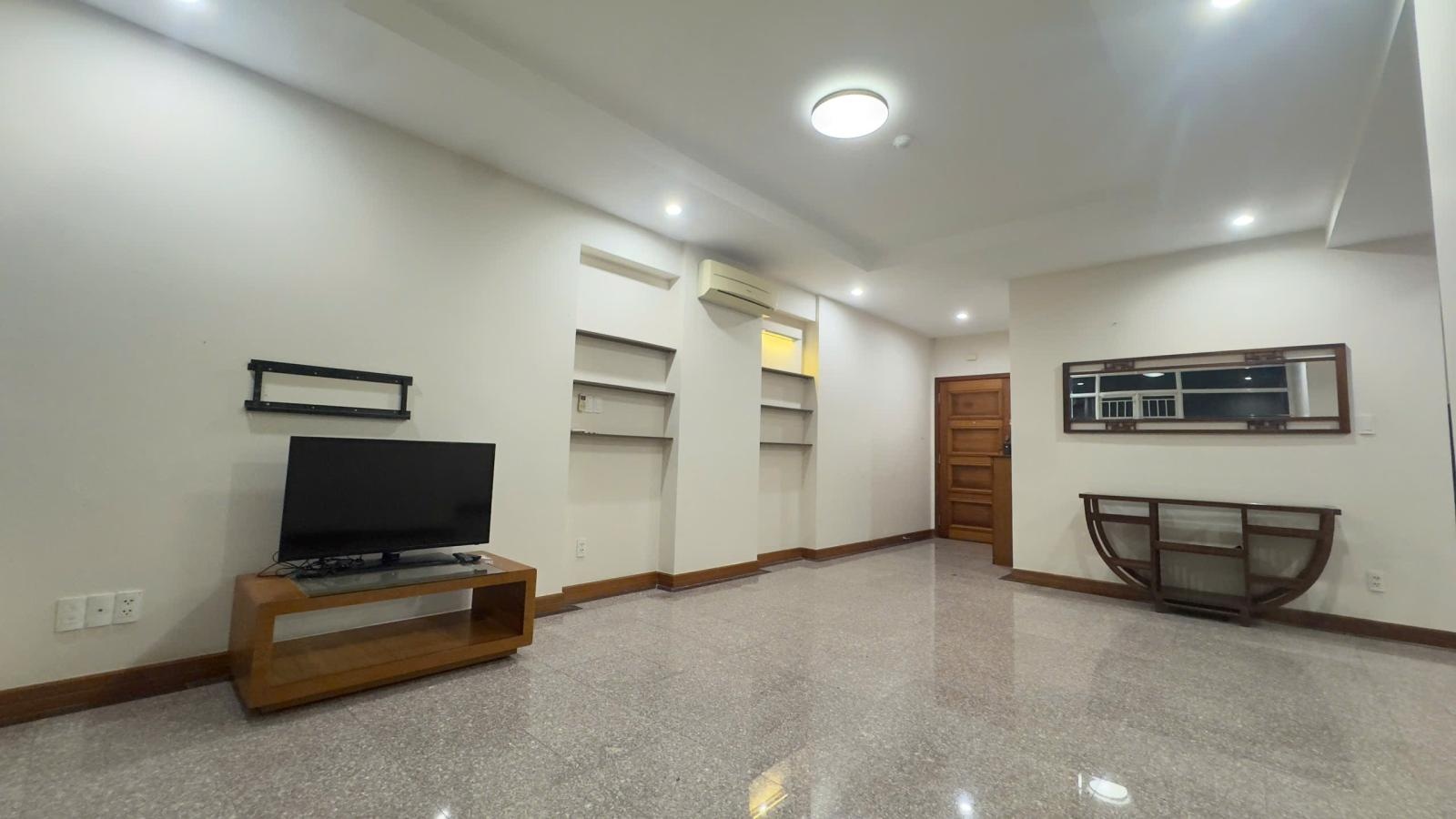 Cho thuê căn hộ Phú Hoàng Anh 3PN 129m2 Vị trí tầng 17 Giá 12tr/ tháng vào ở liền