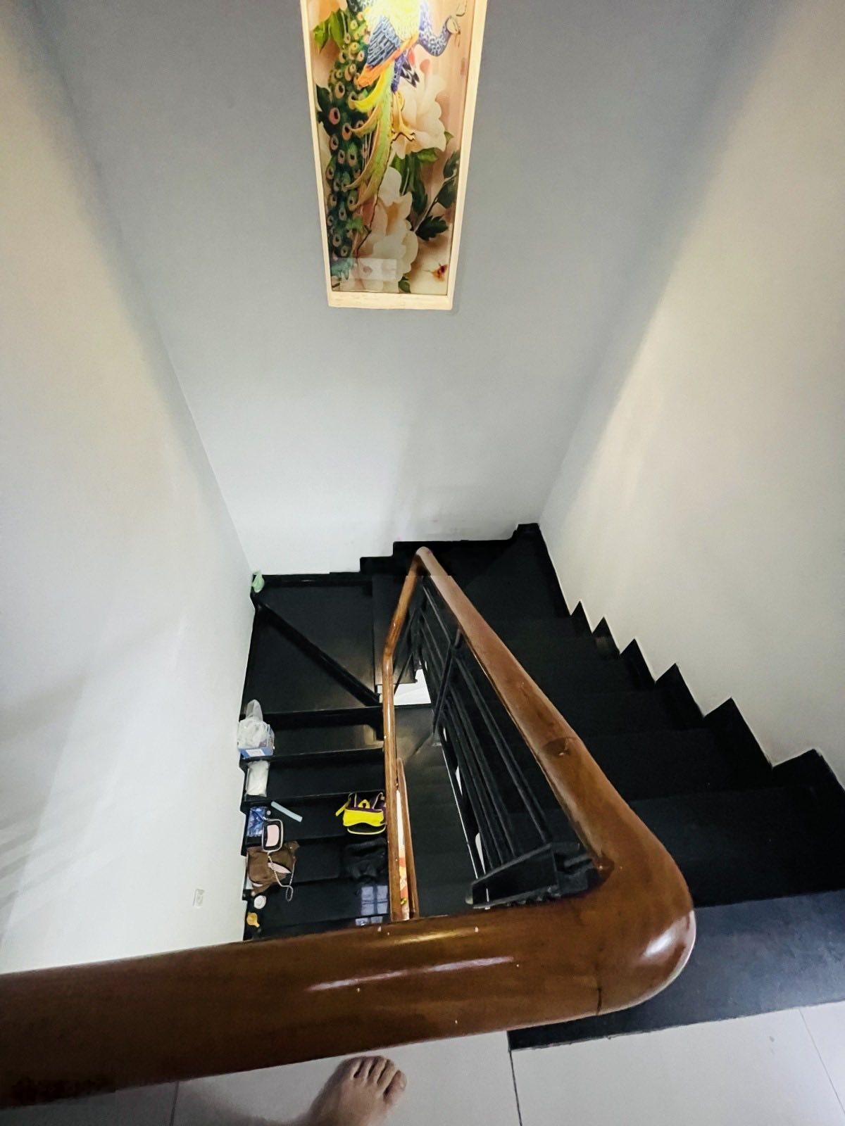 Chủ gấp bán nhà Lê Văn Quới, 3 tầng, 4.2m x 17m, hẻm xe tải 6m, giảm còn 5.7 tỷ