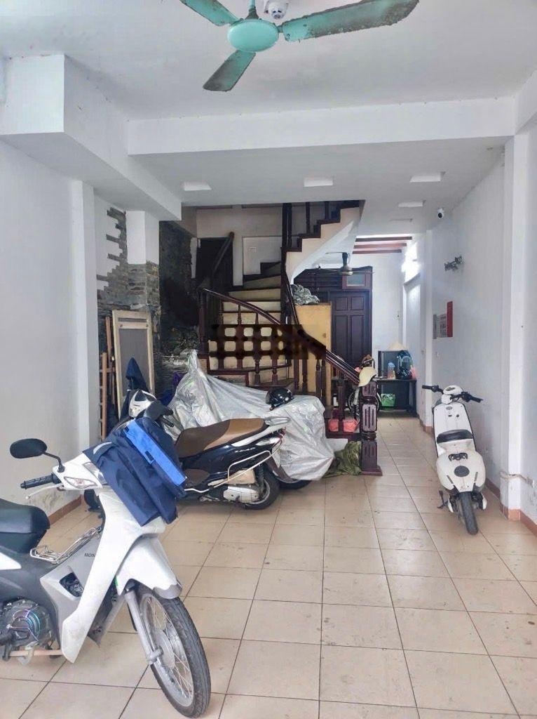 Bán nhà phố Mai Dịch, dt55m, mt5m, phân lô, ô tô tránh, kinh doanh.