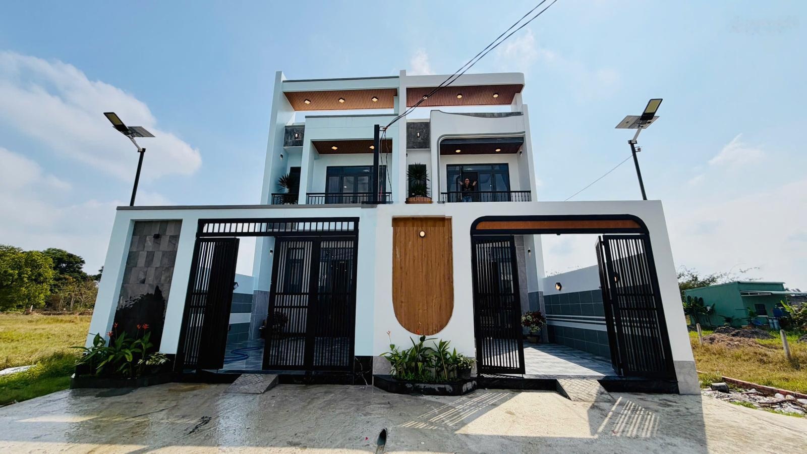 Bán nhà hiện đại sân vườn 5 x30m chỉ 2.85 tỷ