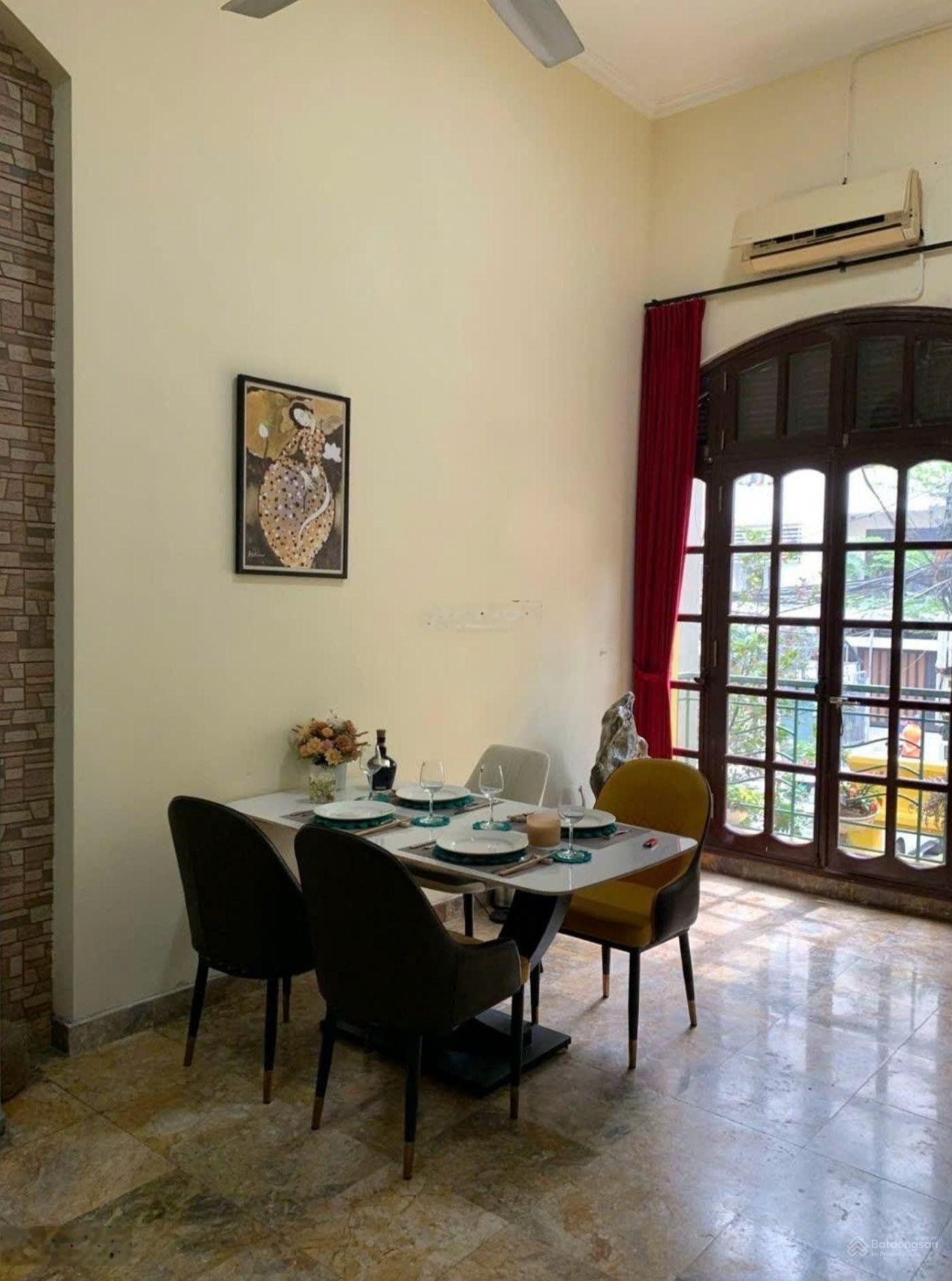 Biệt thự phố Tôn Thất Thiệp Ba Đình, vị trí danh giá hiếm có, khu vực được ví như địa linh tụ khí