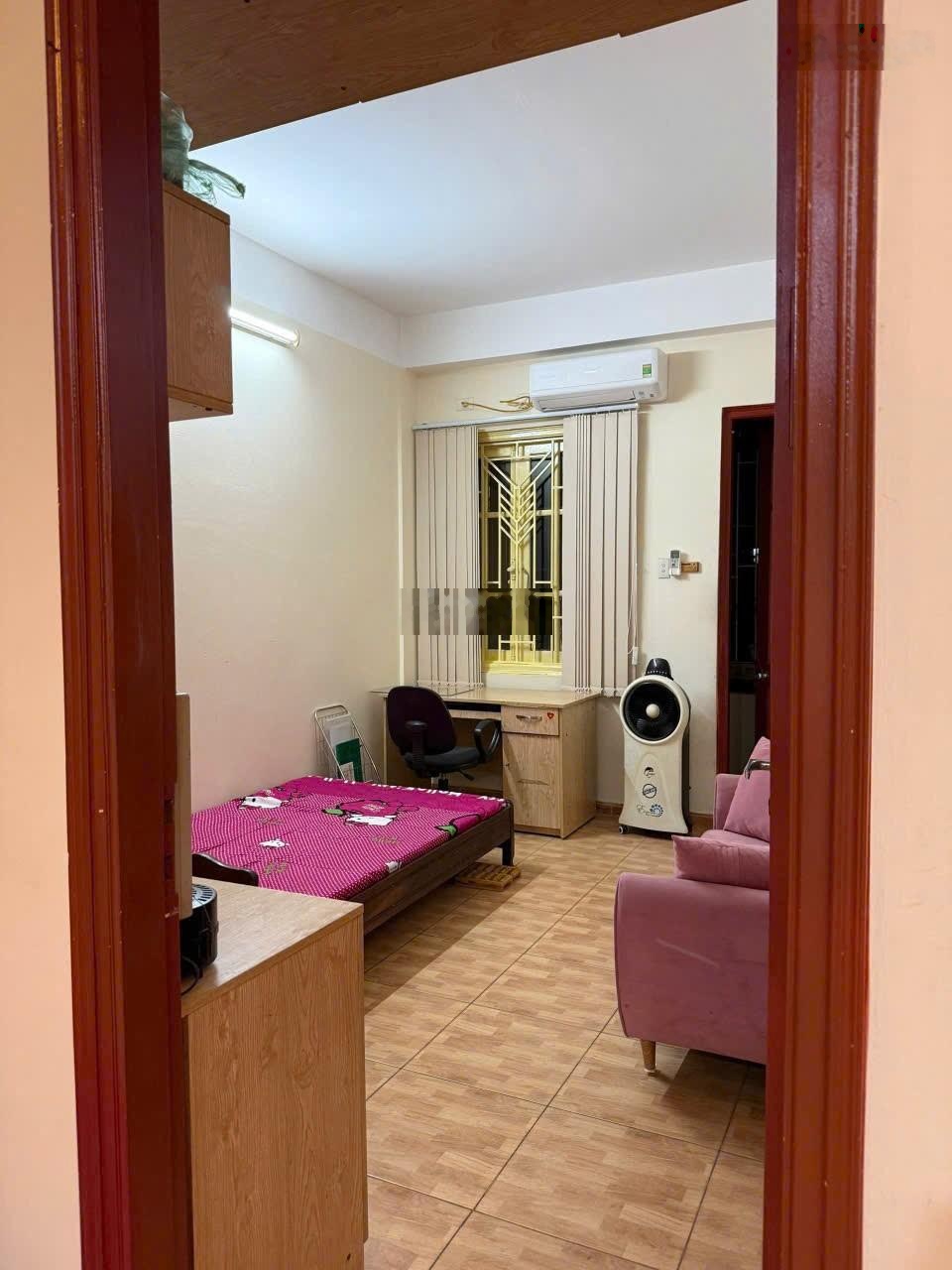 Cho thuê CHCC 563 Giải Phóng, 105m2, giá 10,5 triệu, 2 ngủ, 2 wc, full nội thất, gần ĐH Kinh tế