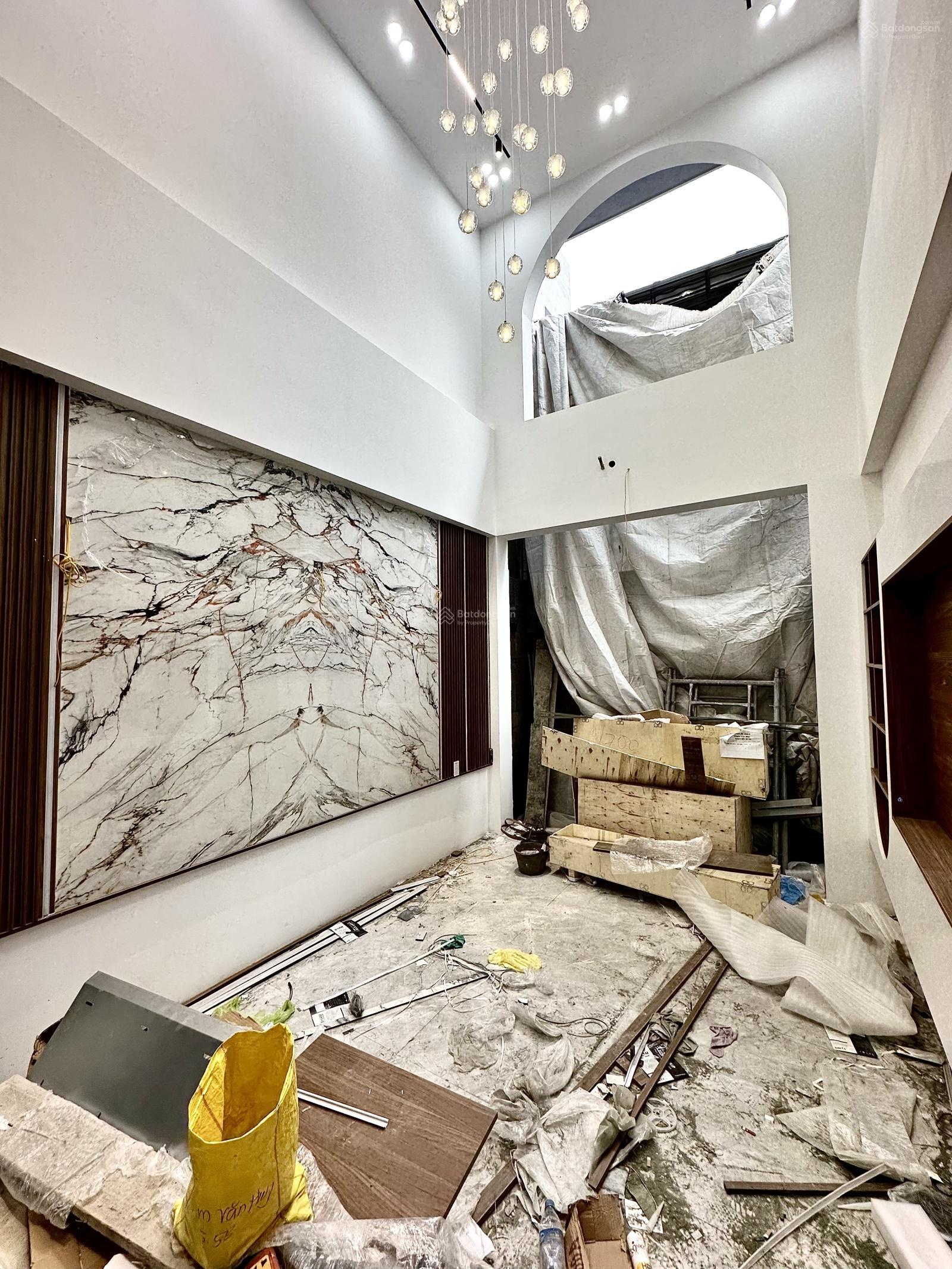 Nhà đẹp thang máy mặt ngõ Hồ Sen - Ô tô vào nhà