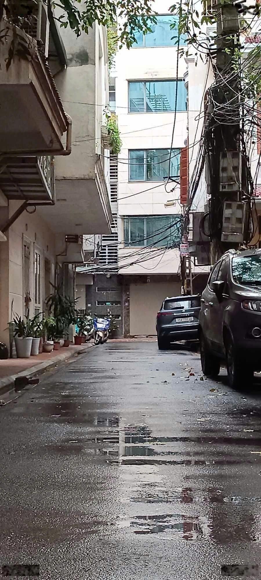 Bán đất Ba Đình (cũ) , phố Láng Hạ , ngõ thông , trước đất ô tô tránh , 50m ra đường lớn